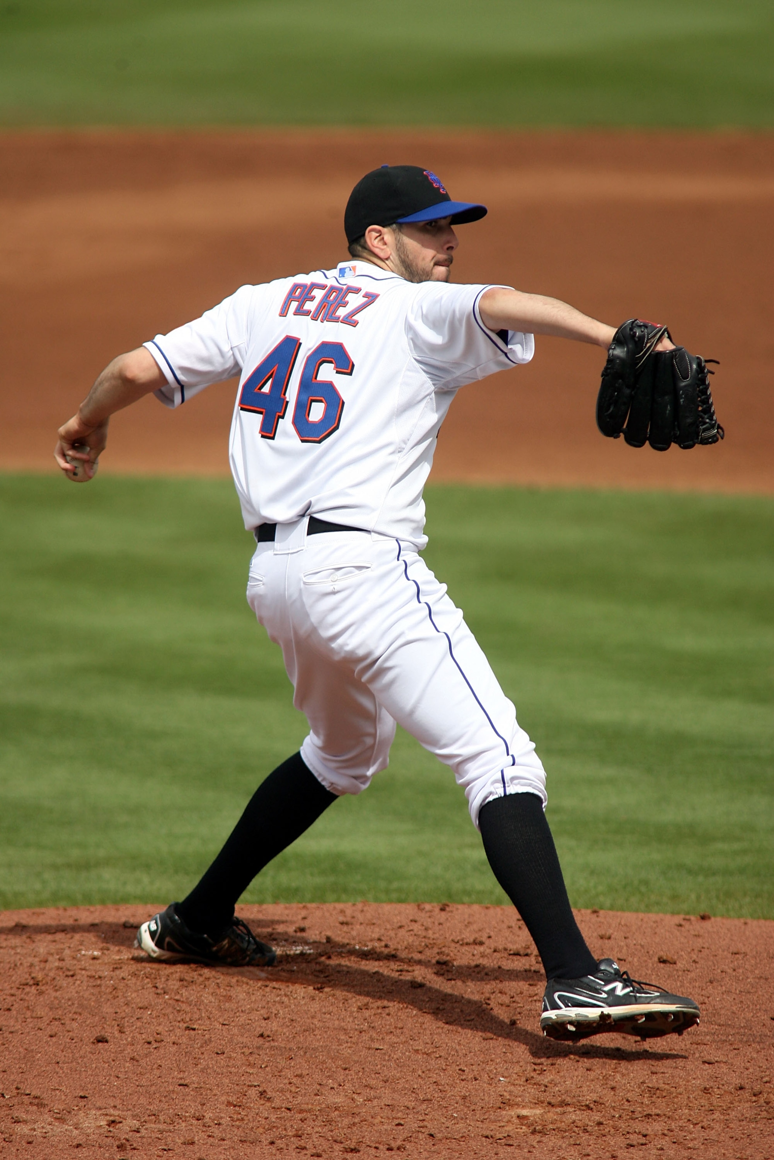 PORT ST. LUCIE, FL - MARCH 03:   Pitcher Oliver Perez #46 of the New York Mets throws against the St. Louis Cardinals at Digital Domain Park on March 3, 2011 in Port St. Lucie, Florida.  (Photo by Marc Serota/Getty Images)