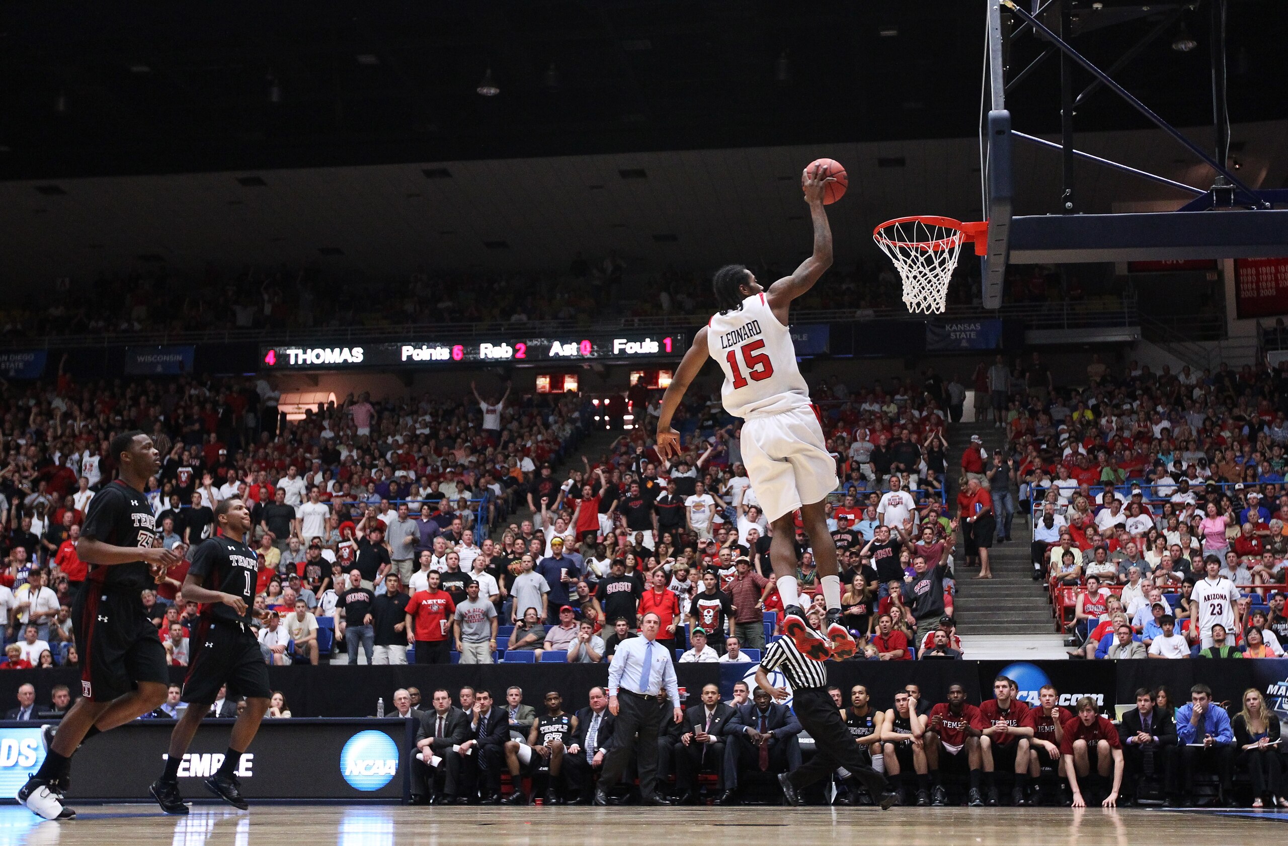 TUCSON, AZ - MARCH 19: Kawhi Leonard #15 of the San Diego State Aztecs dunks against the Temple Owls during the third round of the 2011 NCAA men's basketball tournament at McKale Center on March 19, 2011 in Tucson, Arizona. (Photo by Christian Petersen/ TUCSON, AZ - MARCH 19: Kawhi Leonard #15 of the San Diego State Aztecs dunks against the Temple Owls during the third round of the 2011 NCAA men's basketball tournament at McKale Center on March 19, 2011 in Tucson, Arizona. (Photo by Christian Petersen/