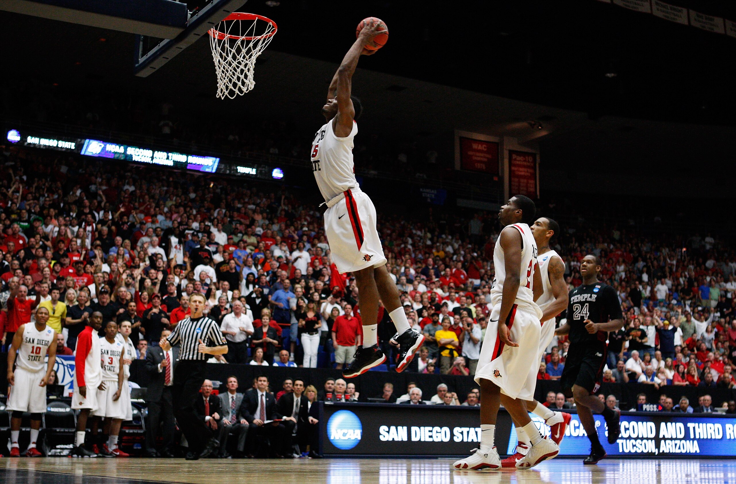 TUCSON, AZ - MARCH 19: Kawhi Leonard #15 of the San Diego State Aztecs scores the final basket in double overtime against the Temple Owls in the third round of the 2011 NCAA men's basketball tournament at McKale Center on March 19, 2011 in Tucson, Arizon TUCSON, AZ - MARCH 19: Kawhi Leonard #15 of the San Diego State Aztecs scores the final basket in double overtime against the Temple Owls in the third round of the 2011 NCAA men's basketball tournament at McKale Center on March 19, 2011 in Tucson, Arizon