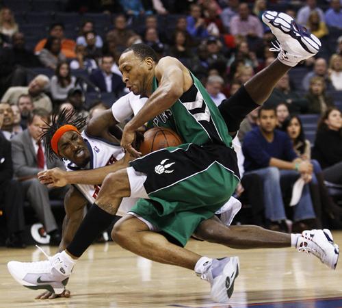 No. 9 Tracy McGrady Dunks Poses Over Shawn Bradley