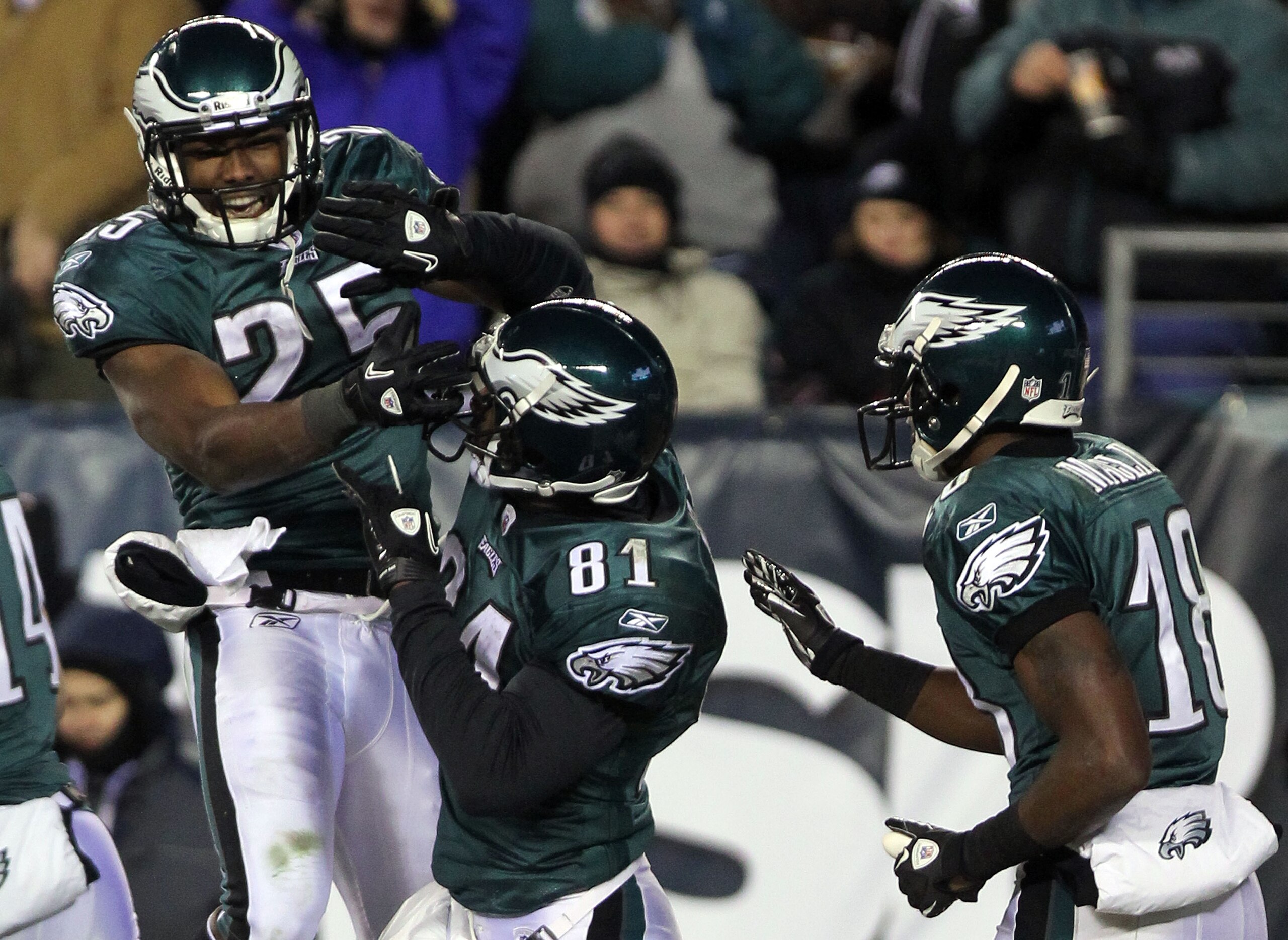 PHILADELPHIA, PA - JANUARY 09: LeSean McCoy #25, Jason Avant #81 and Jeremy Maclin #18 of the Philadelphia Eagles celebrates Avant's third quarter touchdown against the Green Bay Packers during the 2011 NFC wild card playoff game at Lincoln Financial Fie PHILADELPHIA, PA - JANUARY 09: LeSean McCoy #25, Jason Avant #81 and Jeremy Maclin #18 of the Philadelphia Eagles celebrates Avant's third quarter touchdown against the Green Bay Packers during the 2011 NFC wild card playoff game at Lincoln Financial Fie