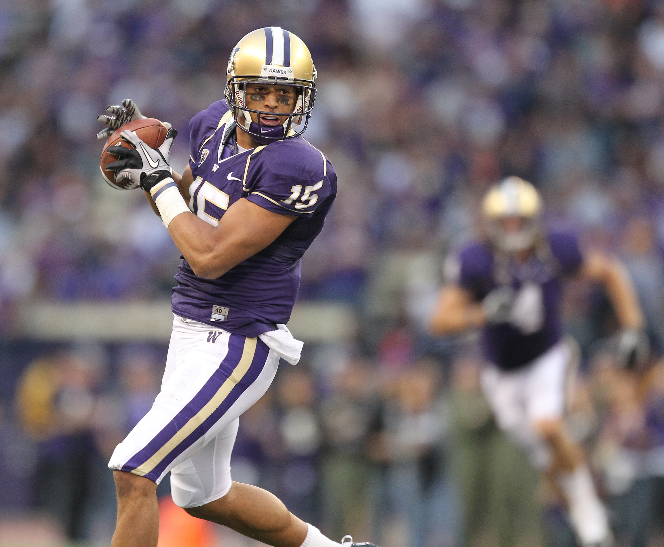 SEATTLE - SEPTEMBER 11:  Wide receiver Jermaine Kearse #15 of the Washington Huskies rushes against the Syracuse Orange on September 11, 2010 at Husky Stadium in Seattle, Washington. (Photo by Otto Greule Jr/Getty Images)