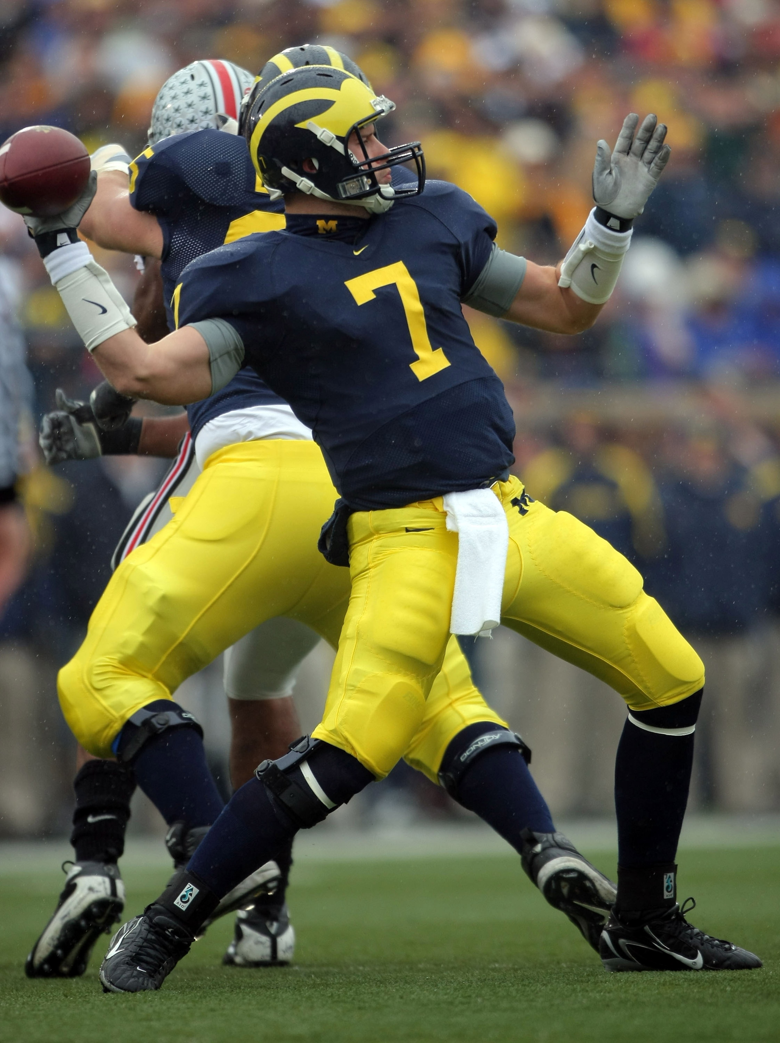 ANN ARBOR, MI - NOVEMBER 17:  Chad Henne #7 of the Michigan Wolverines throwsthrows in the pocket against The Ohio State Buckeyes during the second quarter at Michigan Stadium on November 17, 2007 in Ann Arbor, Michigan.  (Photo by Harry How/Getty Images)
