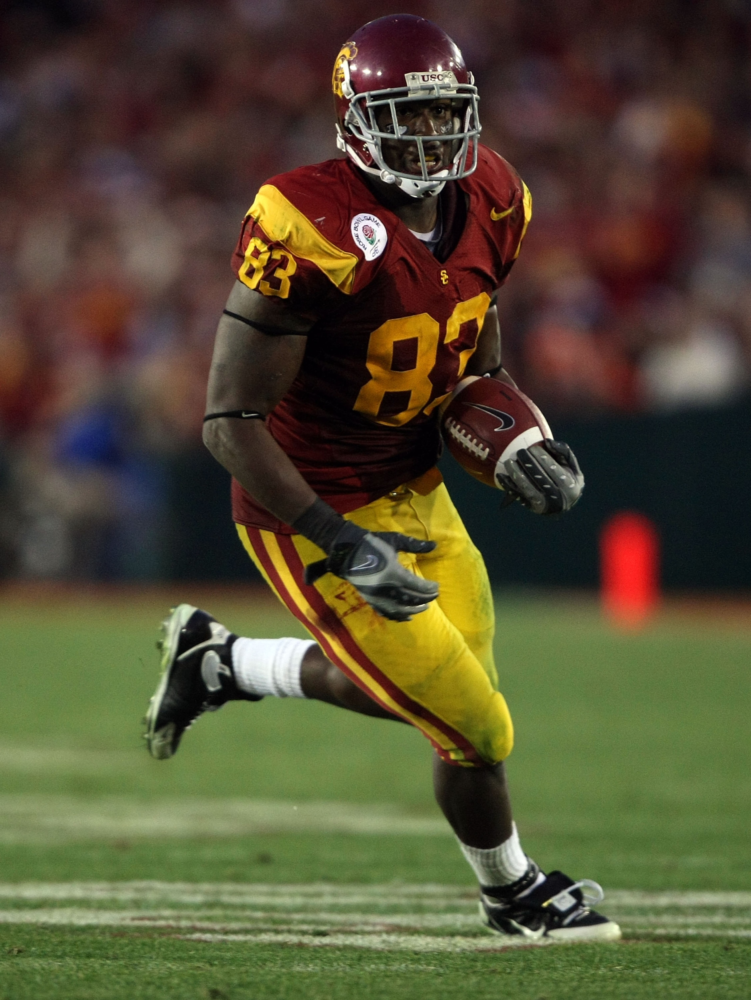 PASADENA, CA - JANUARY 01:  Fred Davis #83 of the USC Trojans runs for yardage after a reception in the second half against the Illinois Fighting Illini in the second half during the Rose Bowl presented by Citi at the Rose Bowl on January 1, 2008 in Pasad
