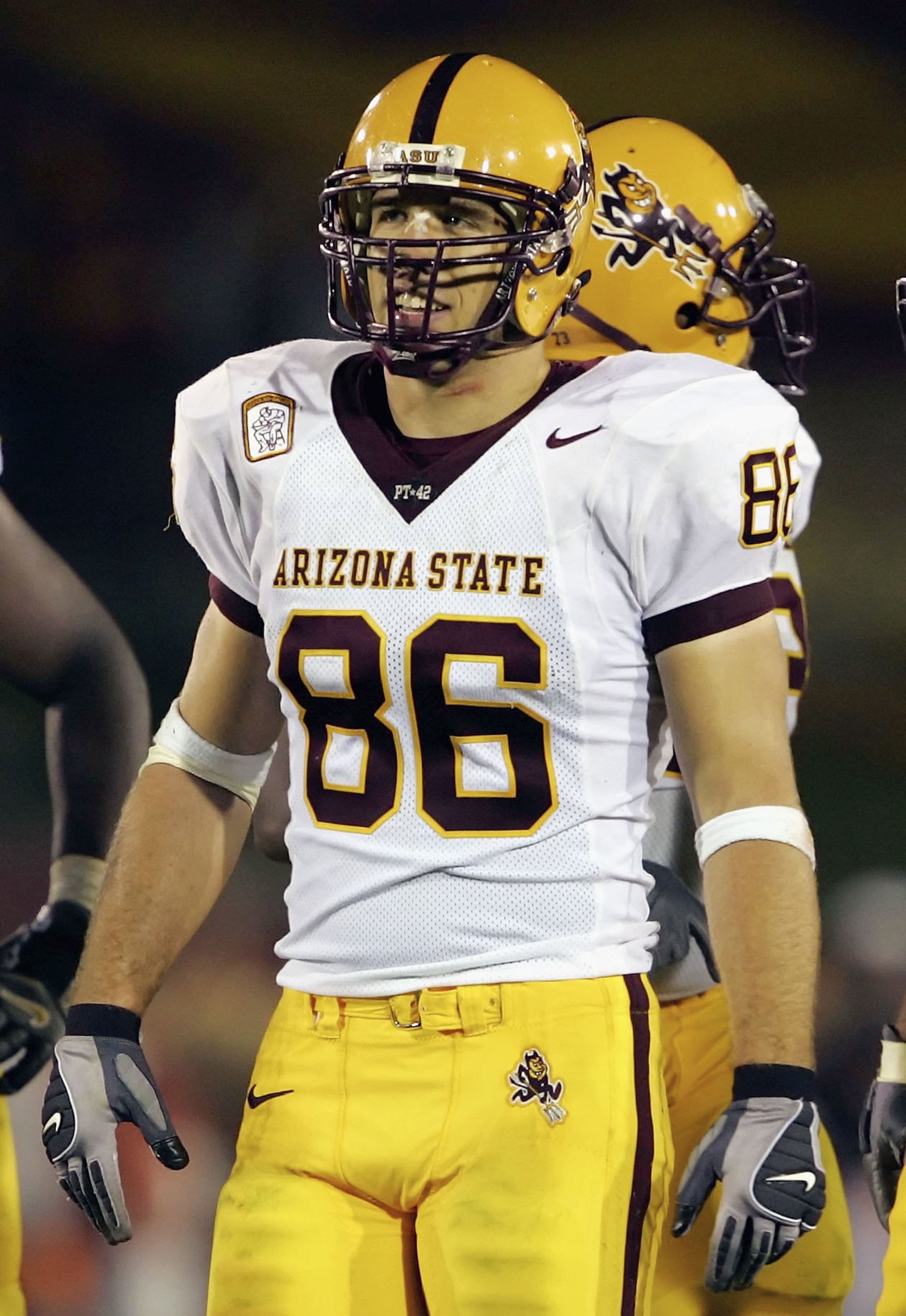LOS ANGELES - OCTOBER 14:    Zach Miller #86 of the Arizona State Sun Devils looks up at the scoreboard during the game against the University of Southern California Trojans defense on October 14, 2006 at Los Angeles Memorial Coliseum in Los Angeles, Cali
