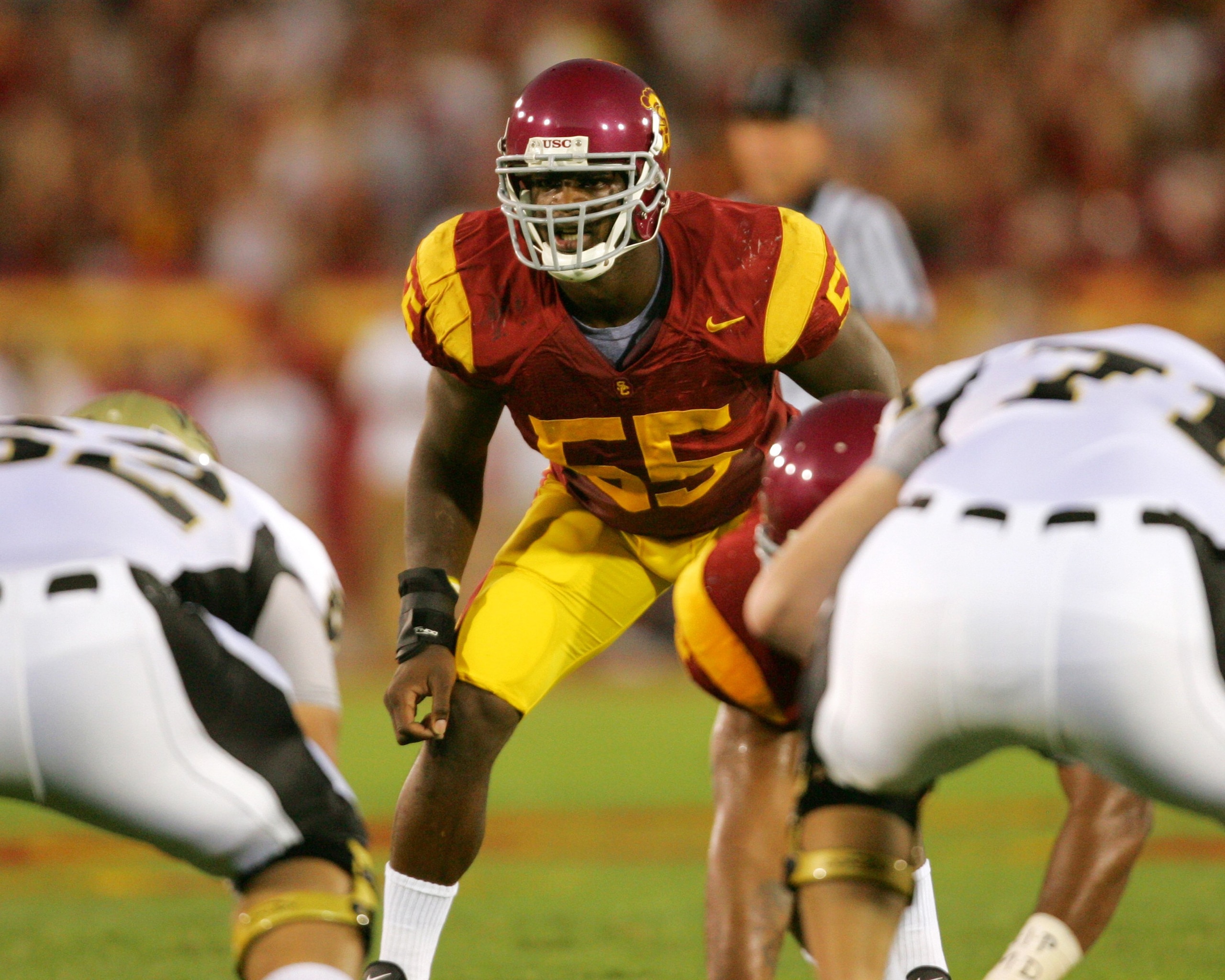 LOS ANGELES - SEPTEMBER 1:  USC linebacker Keith Rivers #55 looks into the Idaho backfield during a 38-10 win over the Vandals at the Los Angeles Memorial Coliseum on September 1, 2007 in Los Angeles, California. (Photo by Kevin Terrell/Getty Images)
