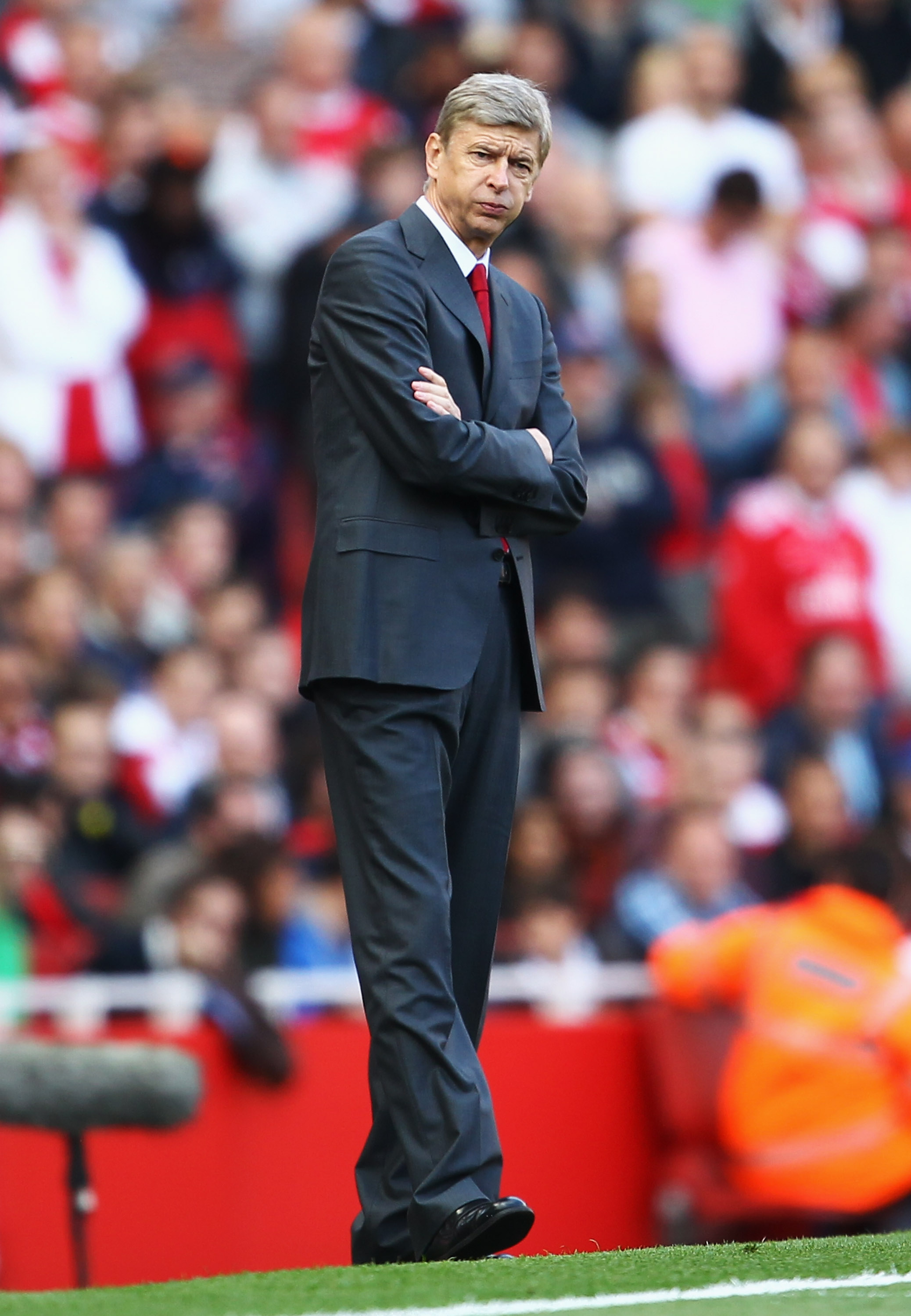 LONDON, ENGLAND - SEPTEMBER 25:  Arsene Wenger manager of Arsenal looks thoughtful during the Barclays Premier League match between Arsenal and West Bromwich Albion at the Emirates Stadium on September 25, 2010 in London, England.  (Photo by Julian Finney