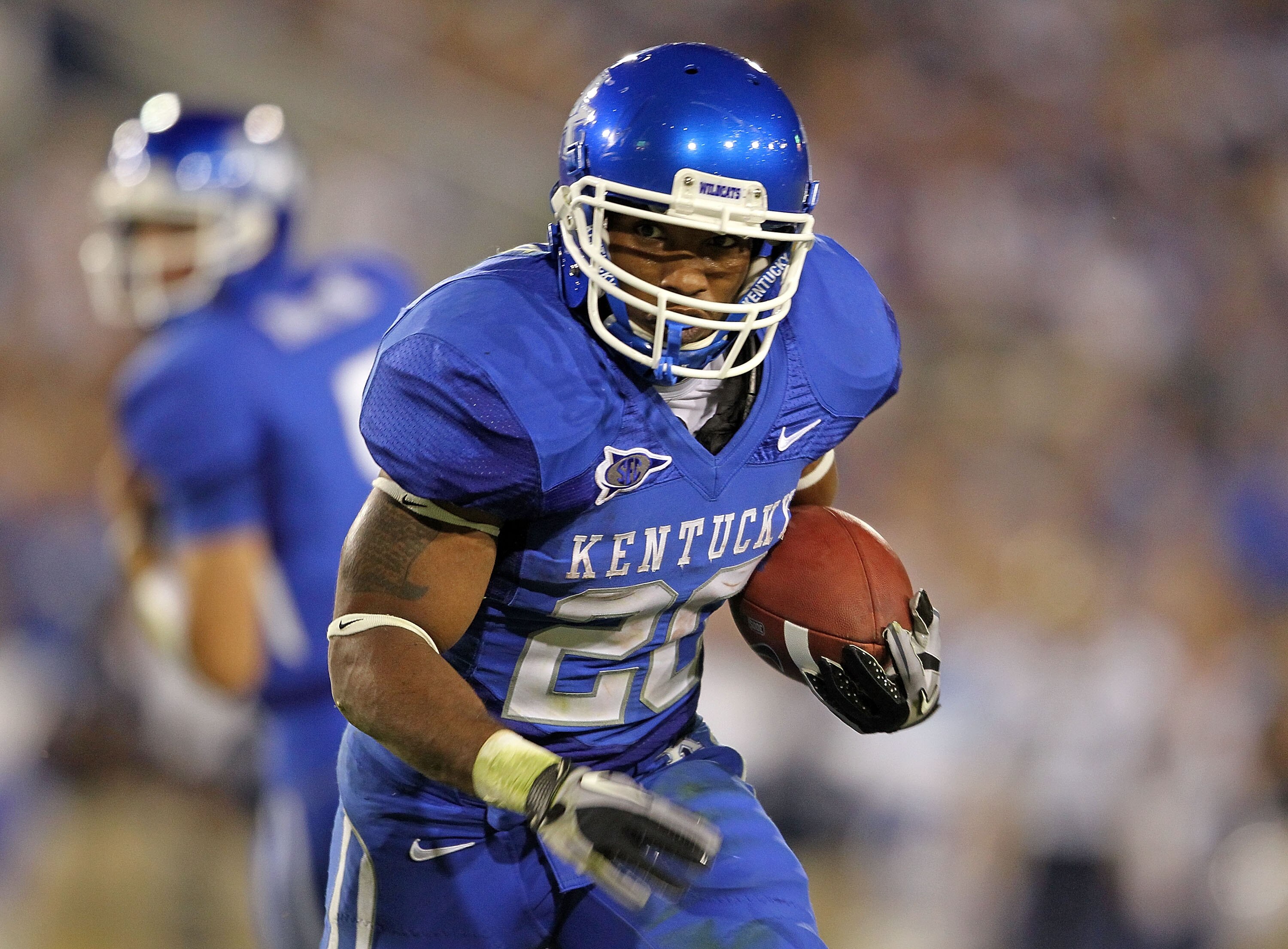 LEXINGTON, KY - SEPTEMBER 18:  Derrick Locke #20 of the Kentucky Wildcats runs with the ball during the game against the Akron Zips at Commonwealth Stadium on September 18, 2010 in Lexington, Kentucky.  (Photo by Andy Lyons/Getty Images)