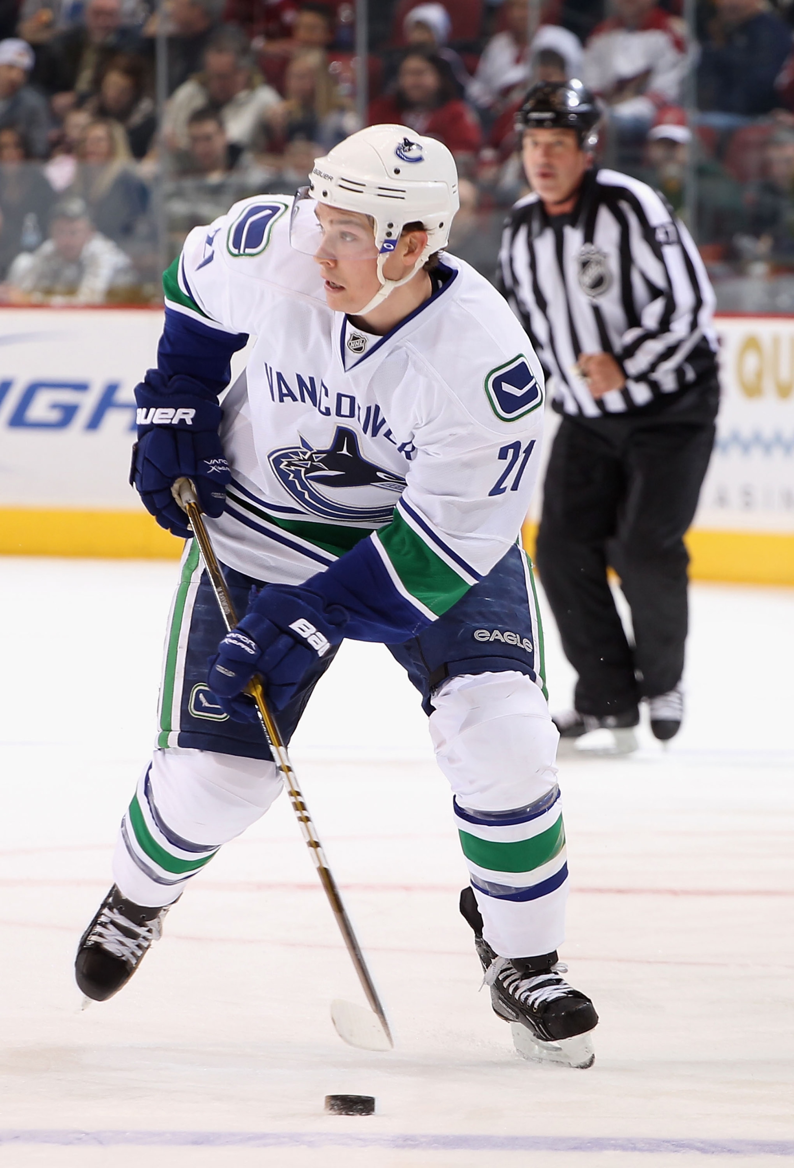 GLENDALE, AZ - FEBRUARY 02:  Mason Raymond #21 of the Vancouver Canucks skates with the puck during the NHL game against the Phoenix Coyotes at Jobing.com Arena on February 2, 2011 in Glendale, Arizona.  The Canucks defeated the Coyotes 6-0.  (Photo by Ch