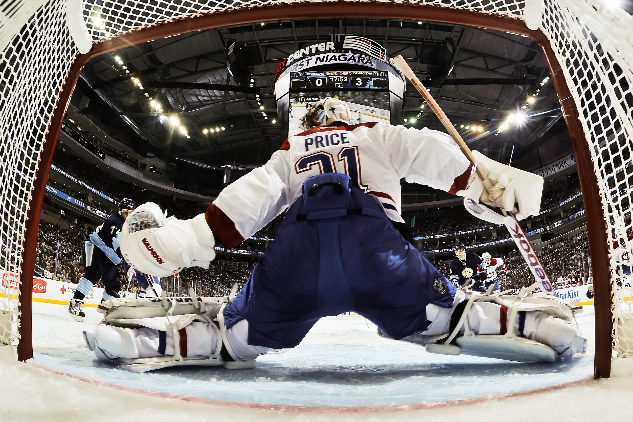 PITTSBURGH, PA - MARCH 12:  Goaltender Carey Price #31 of the Montreal Canadiens defends the net against the Pittsburgh Penguins on March 12, 2011 at CONSOL Energy Center in Pittsburgh, Pennsylvania.  (Photo by Jamie Sabau/Getty Images)