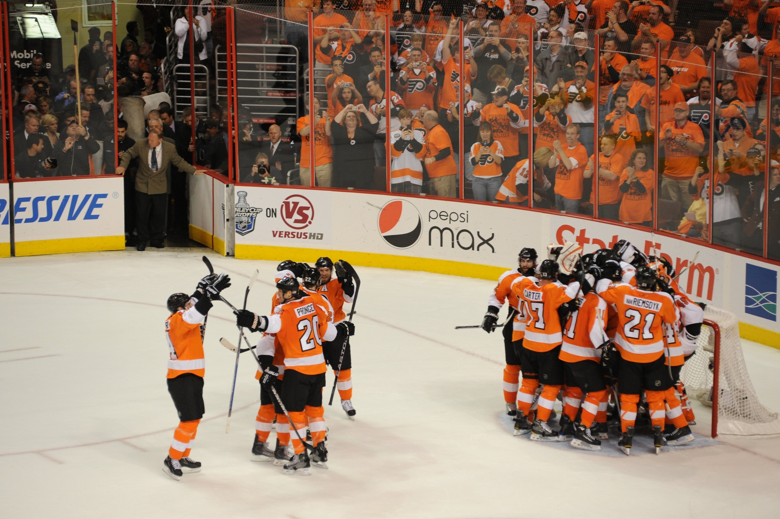 PHILADELHIA - MAY 24: The Philadelphia Flyers celebrate winning Game 5 of the Eastern Conference Finals against the Montreal Canadiens during the 2010 NHL Stanley Cup Playoffs at Wachovia Center on May 24, 2010 in Philadelphia, Pennsylvania. (Photo by: Mi