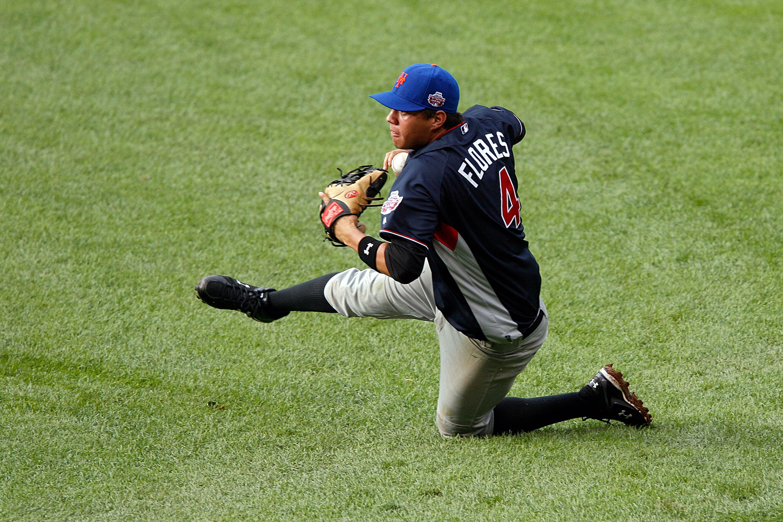 ST LOUIS, MO - JULY 12: World Futures All-Star Wilmer Flores of the New York Mets dives to make a play during the 2009 XM All-Star Futures Game at Busch Stadium on July 12, 2009 the in St. Louis, Missouri. (Photo by Dilip Vishwanat/Getty Images) ST LOUIS, MO - JULY 12: World Futures All-Star Wilmer Flores of the New York Mets dives to make a play during the 2009 XM All-Star Futures Game at Busch Stadium on July 12, 2009 the in St. Louis, Missouri. (Photo by Dilip Vishwanat/Getty Images)