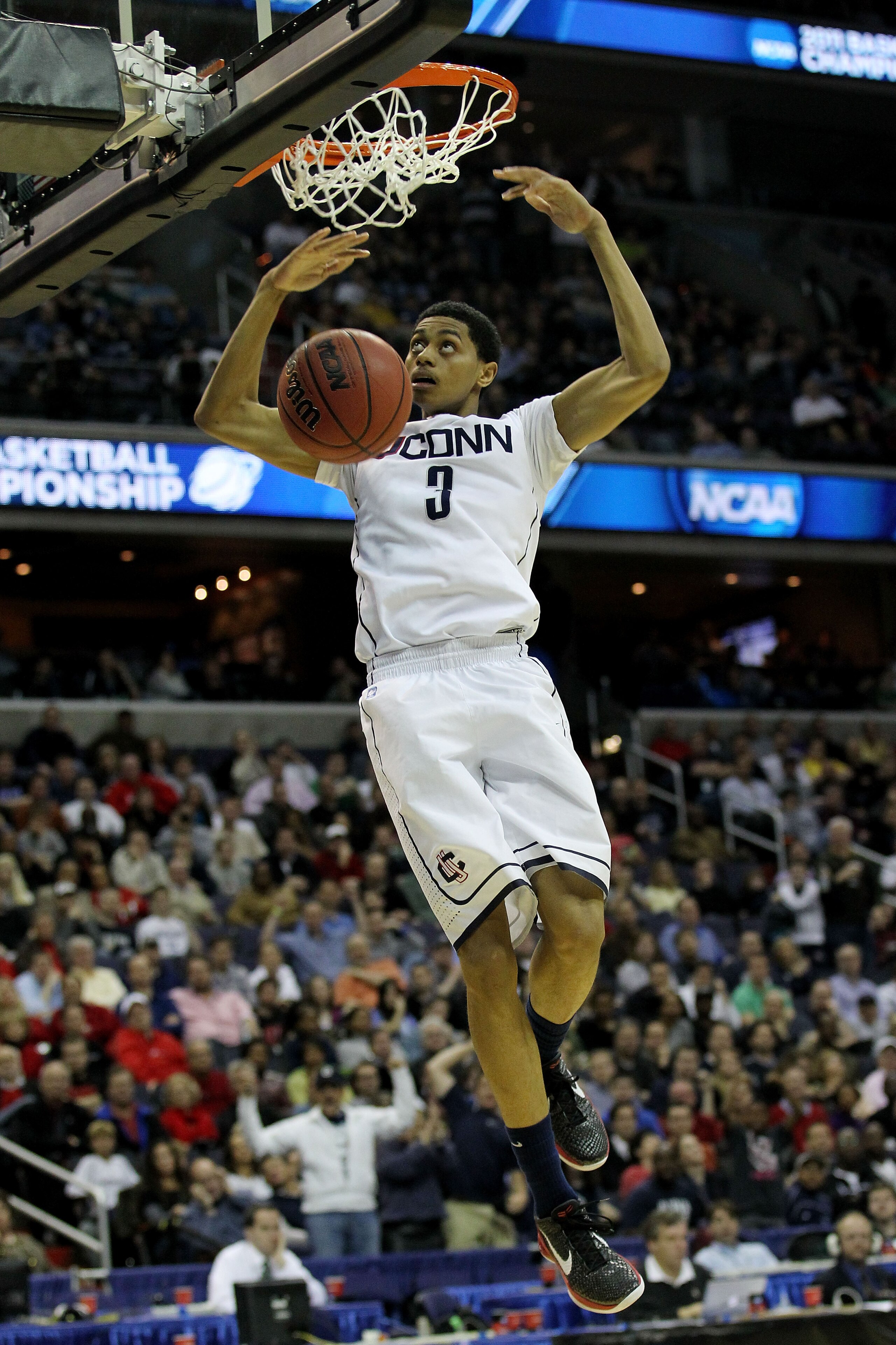 WASHINGTON - MARCH 19:  Jeremy Lamb #3 of the Connecticut Huskies dunks against the Cincinnati Bearcats during the third round of the 2011 NCAA men's basketball tournament at Verizon Center on March 19, 2011 in Washington, DC.  (Photo by Nick Laham/Getty