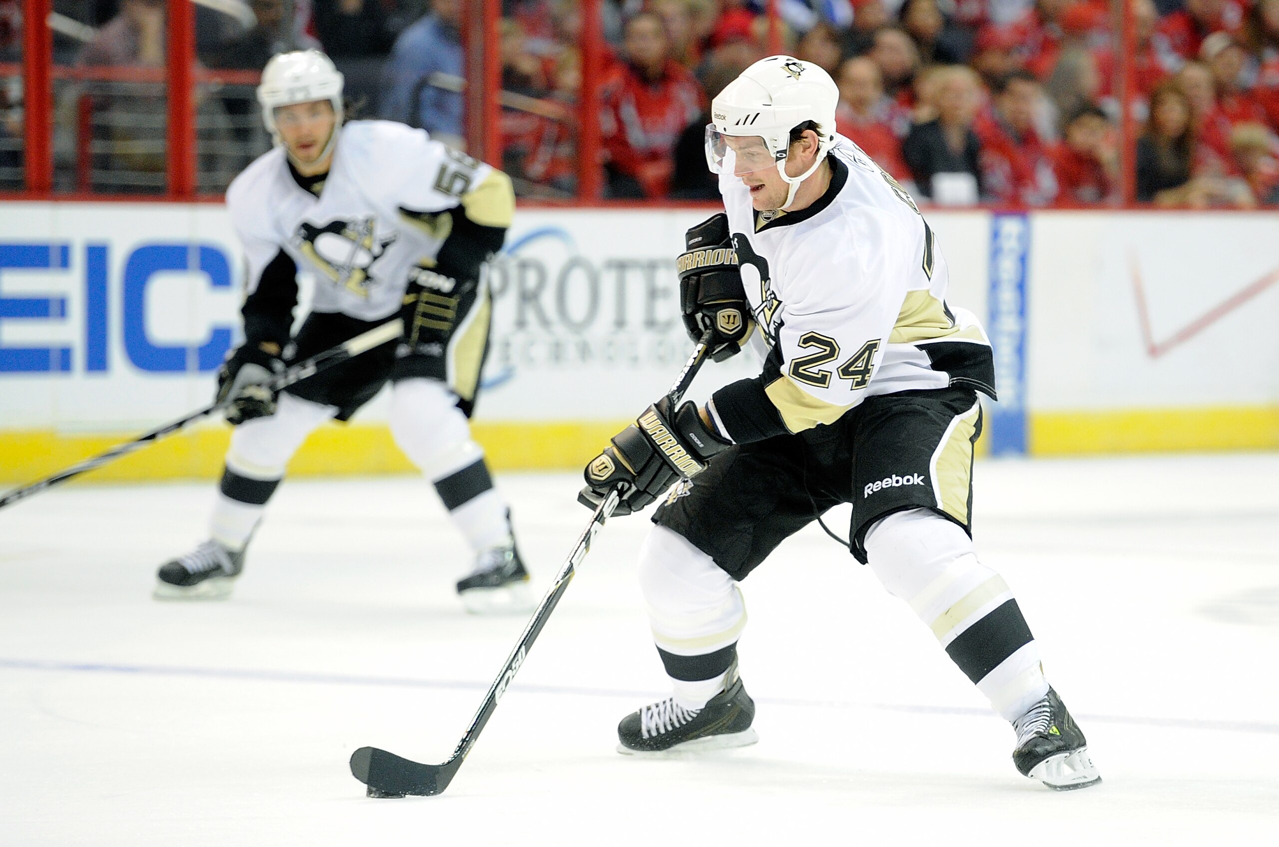 WASHINGTON, DC - FEBRUARY 06:  Matt Cooke #24 of the Pittsburgh Penguins handles the puck against the Washington Capitals at the Verizon Center on February 6, 2011 in Washington, DC.  (Photo by Greg Fiume/Getty Images)