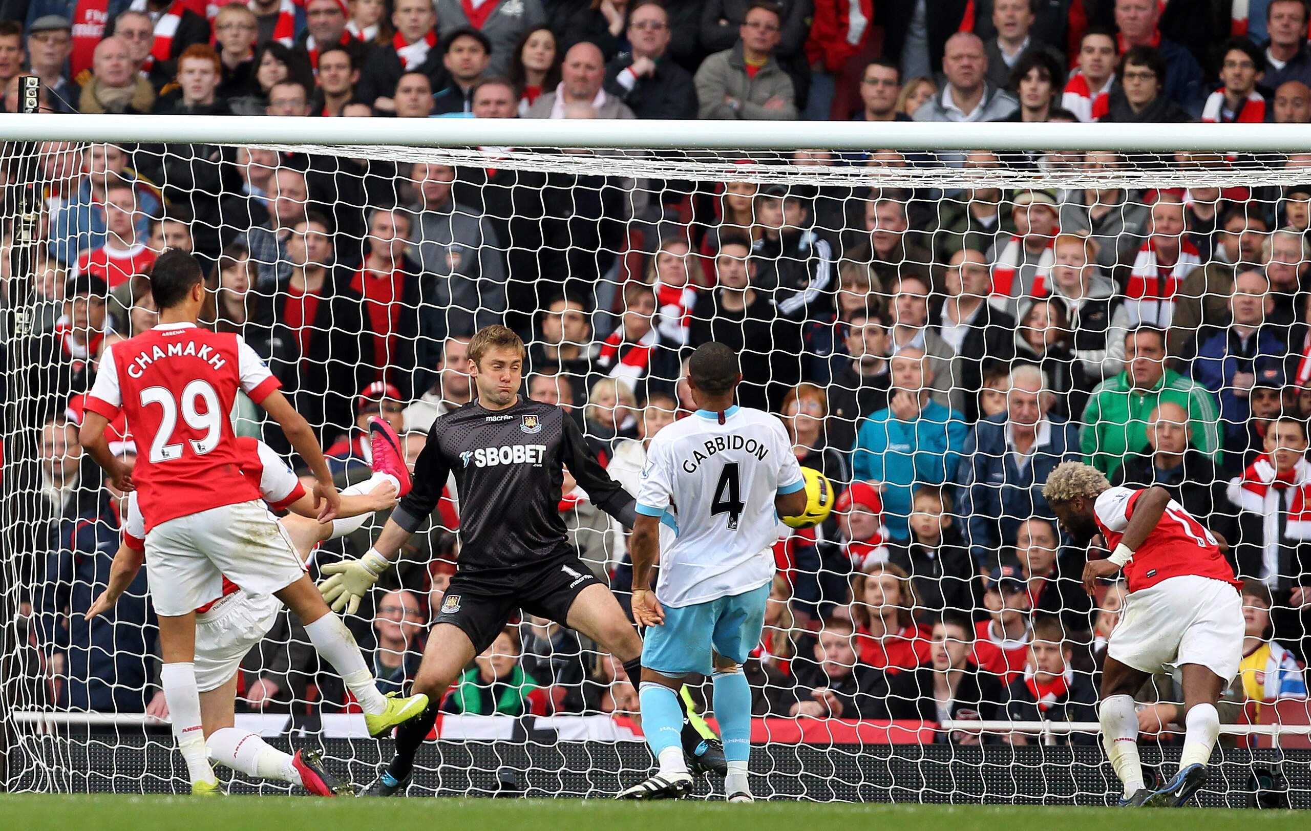 LONDON, ENGLAND - OCTOBER 30: Alex Song (R) of Arsenal scores the opening goal past Robert Green of West Ham  during the Barclays Premier League match between Arsenal and West Ham United at Emirates Stadium on October 30, 2010 in London, England.  (Photo