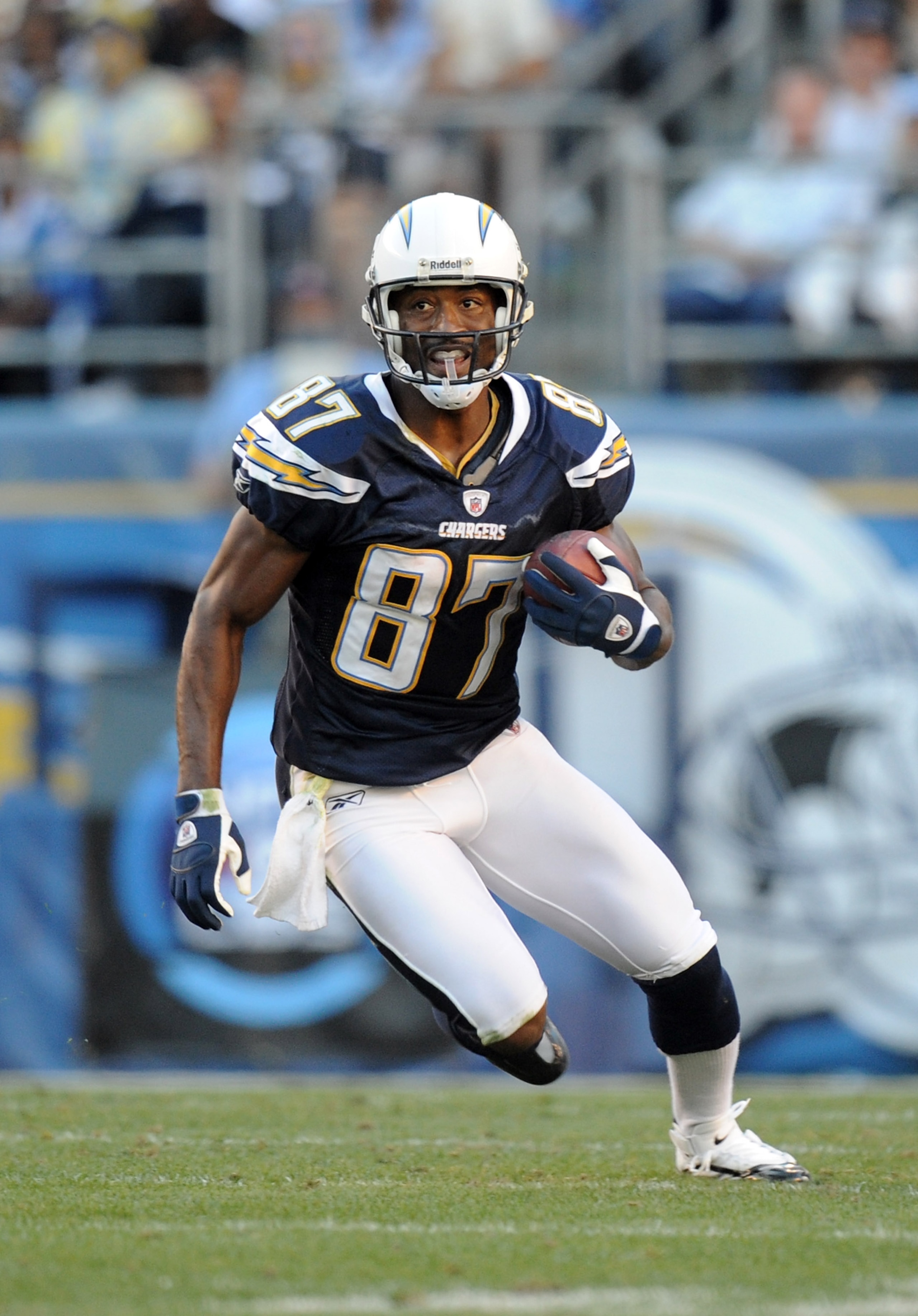SAN DIEGO, CA - DECEMBER 12:  Kelley Washington #87 of the San Diego Chargers runs after his catch during the game against the Kansas City Chiefs at Qualcomm Stadium on December 12, 2010 in San Diego, California.  (Photo by Harry How/Getty Images)