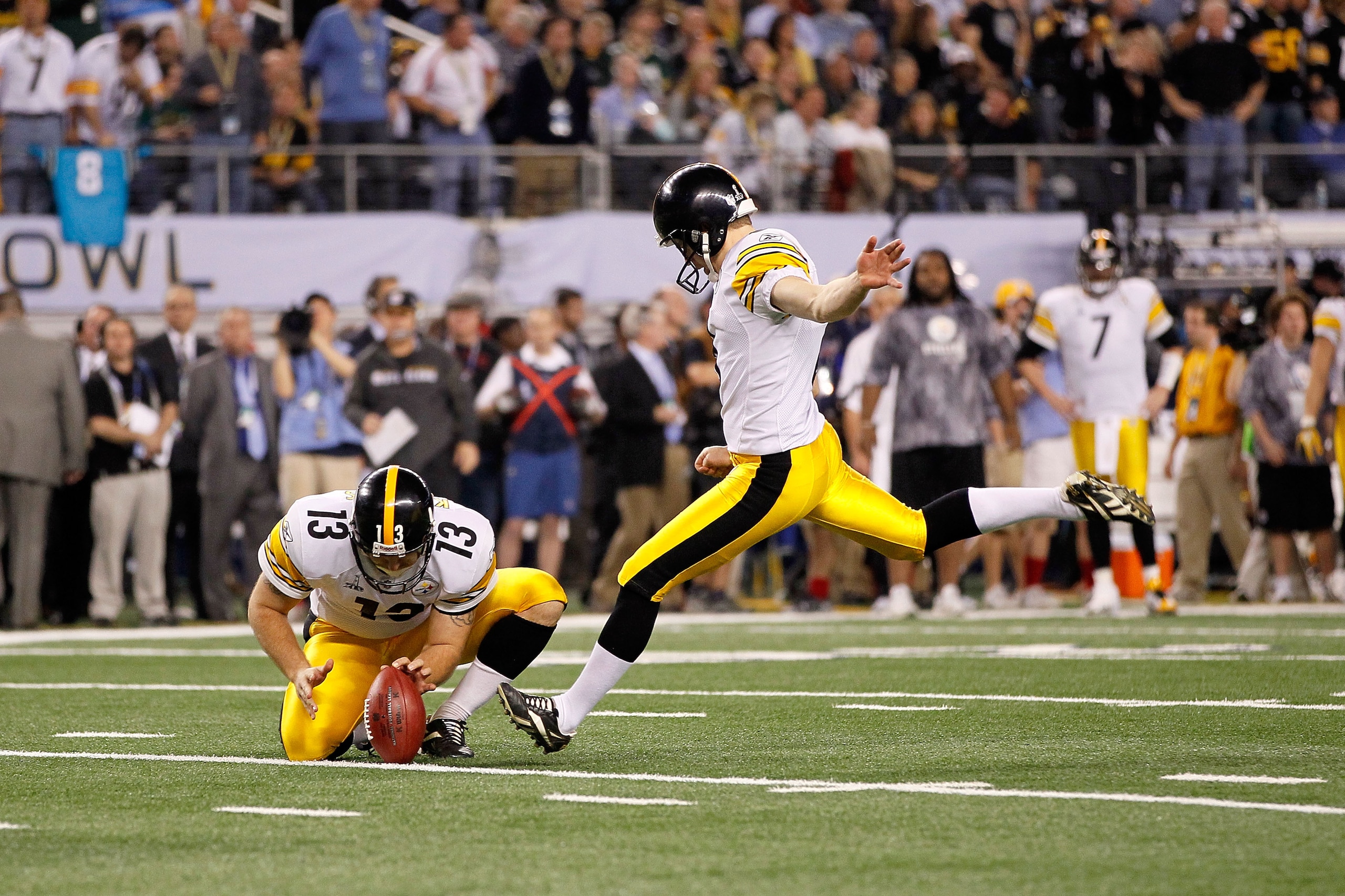 ARLINGTON, TX - FEBRUARY 06: Shaun Suisham #6 of the Pittsburgh Steelers attempts a lick from the hold of Jeremy Kapinos against the Green Bay Packers during Super Bowl XLV at Cowboys Stadium on February 6, 2011 in Arlington, Texas. The Packers won 31-25 ARLINGTON, TX - FEBRUARY 06: Shaun Suisham #6 of the Pittsburgh Steelers attempts a lick from the hold of Jeremy Kapinos against the Green Bay Packers during Super Bowl XLV at Cowboys Stadium on February 6, 2011 in Arlington, Texas. The Packers won 31-25