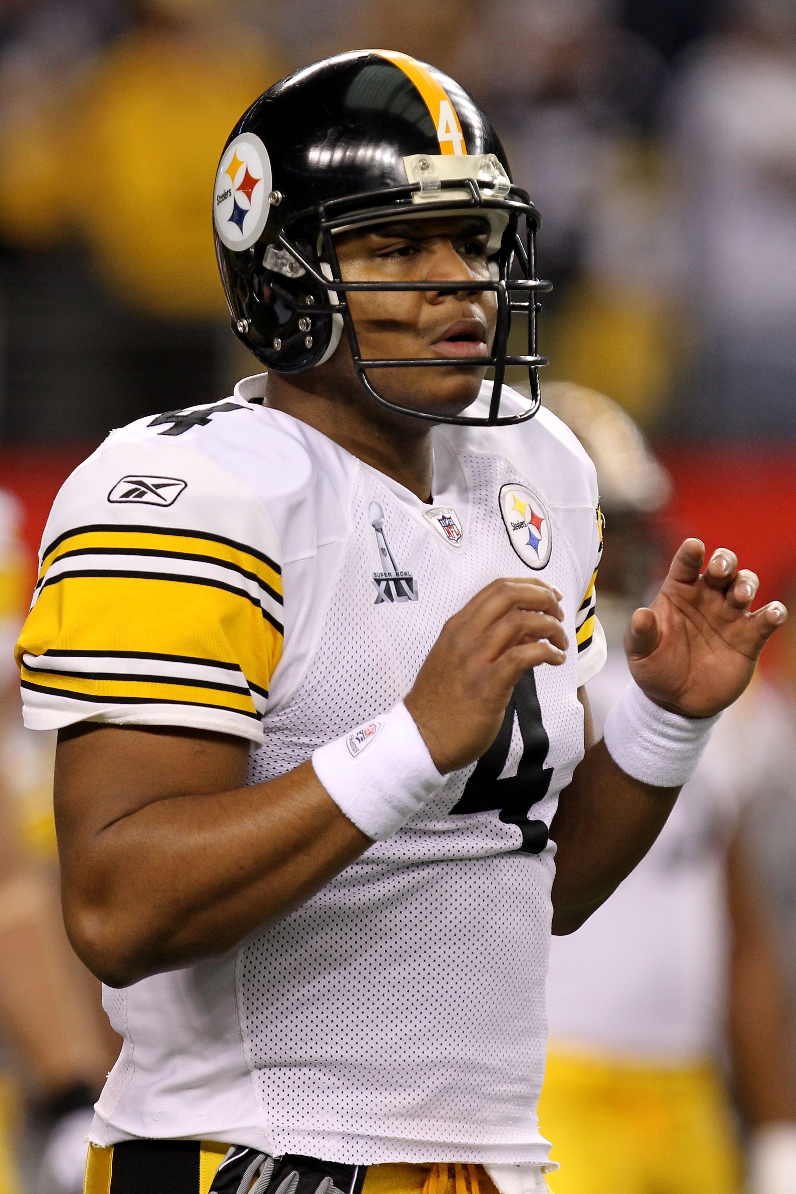 ARLINGTON, TX - FEBRUARY 06:  Byron Leftwich #4 of the Pittsburgh Steelers warms up prior to their game against the Green Bay Packers during Super Bowl XLV at Cowboys Stadium on February 6, 2011 in Arlington, Texas.  (Photo by Ronald Martinez/Getty Images