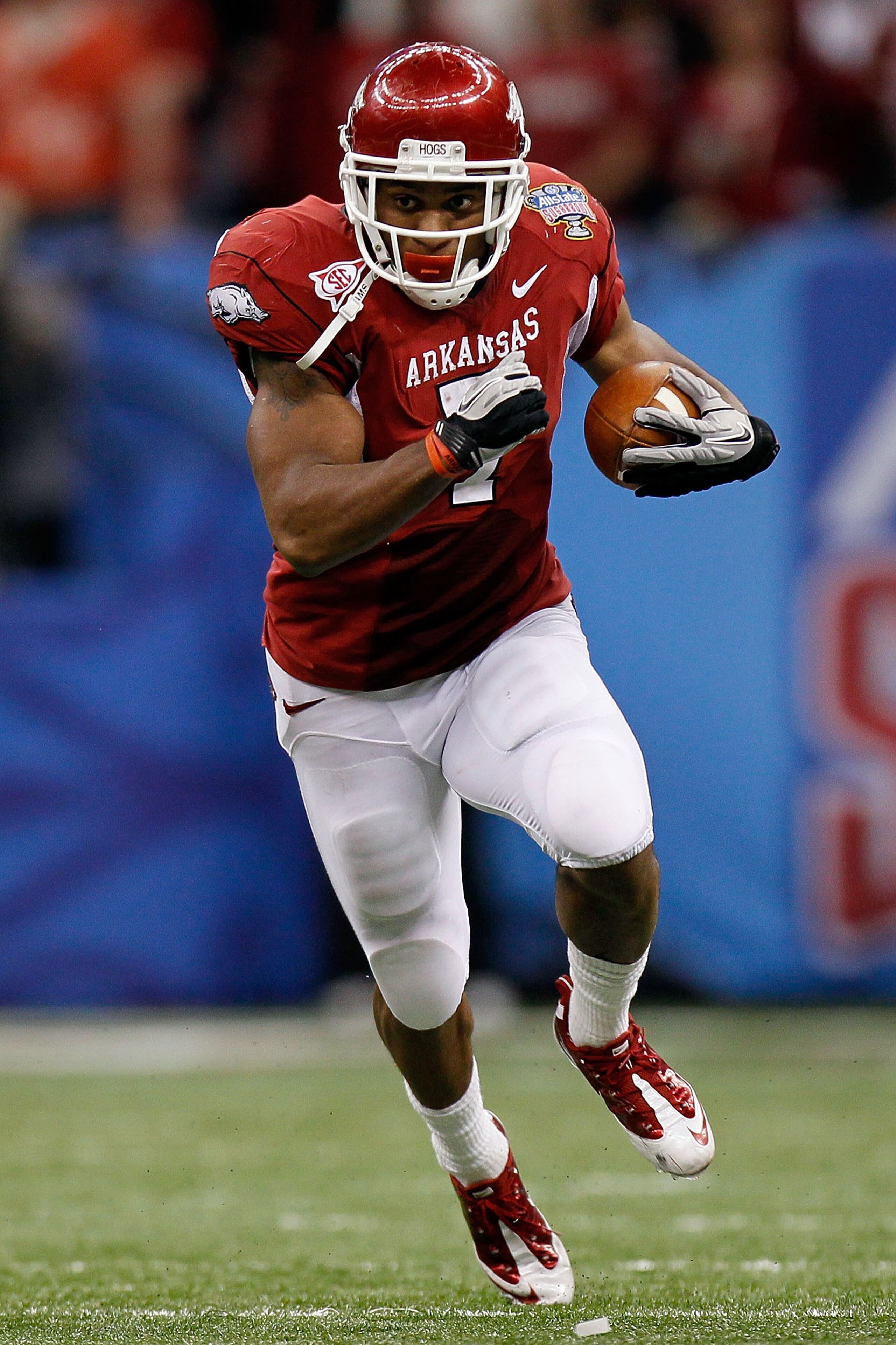 NEW ORLEANS, LA - JANUARY 04:  Knile Davis #7 of the Arkansas Razorbacks runs the ball against the Ohio State Buckeyes during the Allstate Sugar Bowl at the Louisiana Superdome on January 4, 2011 in New Orleans, Louisiana.  (Photo by Kevin C. Cox/Getty Im
