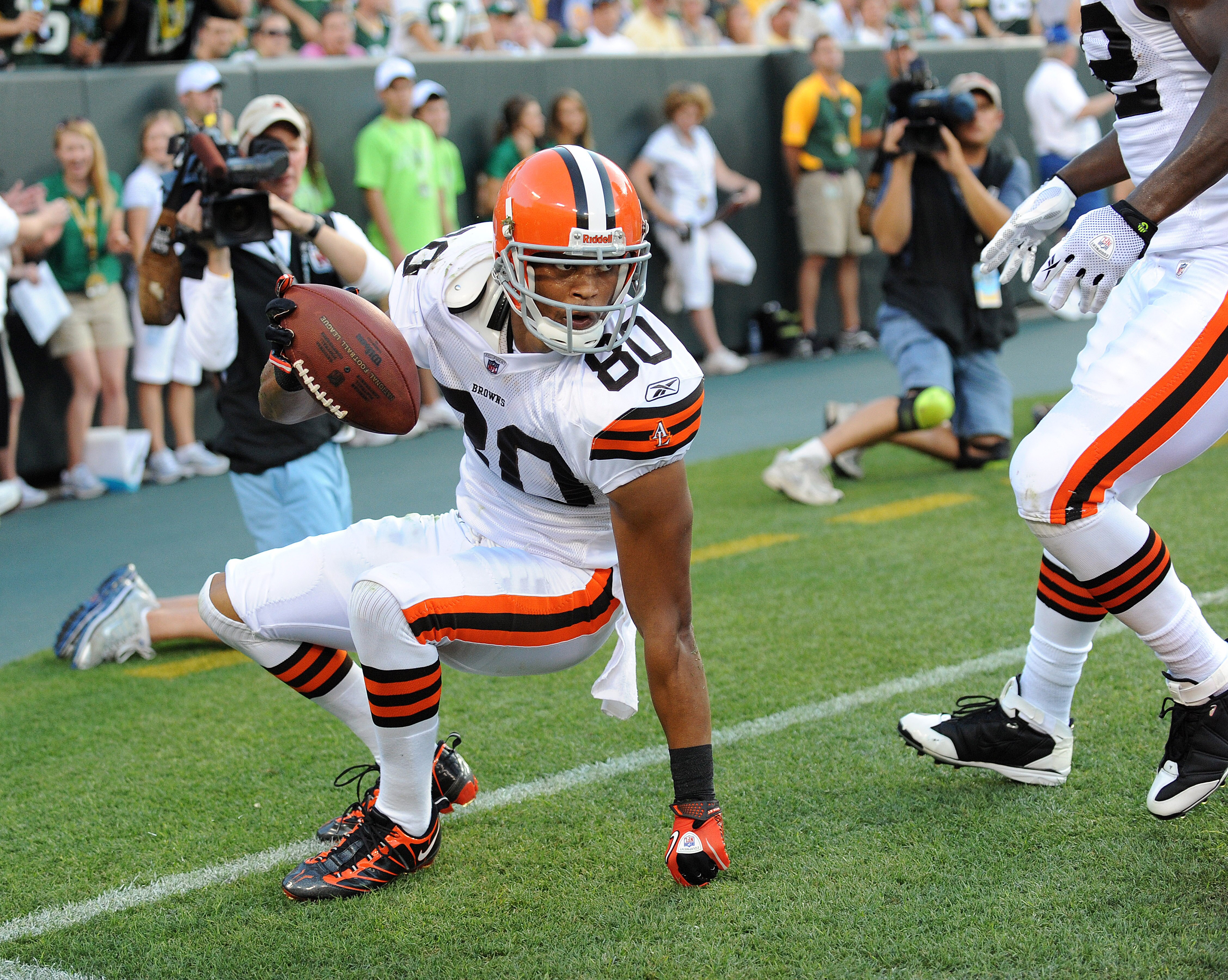 GREEN BAY - AUGUST 14: Brian Robiskie #80 of the Cleveland Browns makes a touchdown catch during the NFL preseason game against the Green Bay Packers at Lambeau Field August 14, 2010 in Green Bay, Wisconsin.  (Photo by Tom Dahlin/Getty Images)