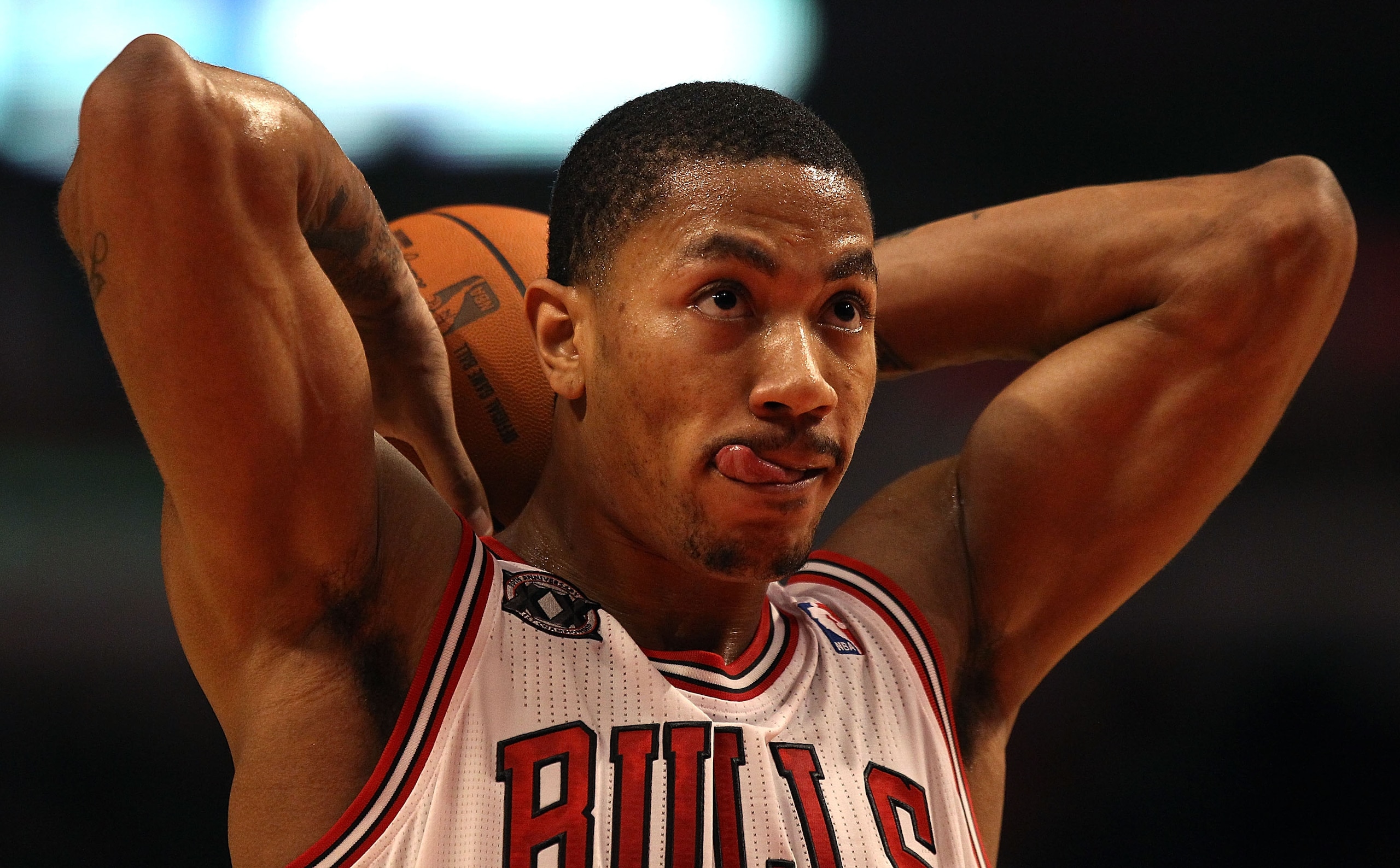 CHICAGO, IL - MARCH 21: Derrick Rose #1 of the Chicago Bulls prepares to shoot a free-throw against the Sacramento Kings at the United Center on March 21, 2011 in Chicago, Illinois. The Bulls defeated the Kings 132-92. NOTE TO USER: User expressly acknowl