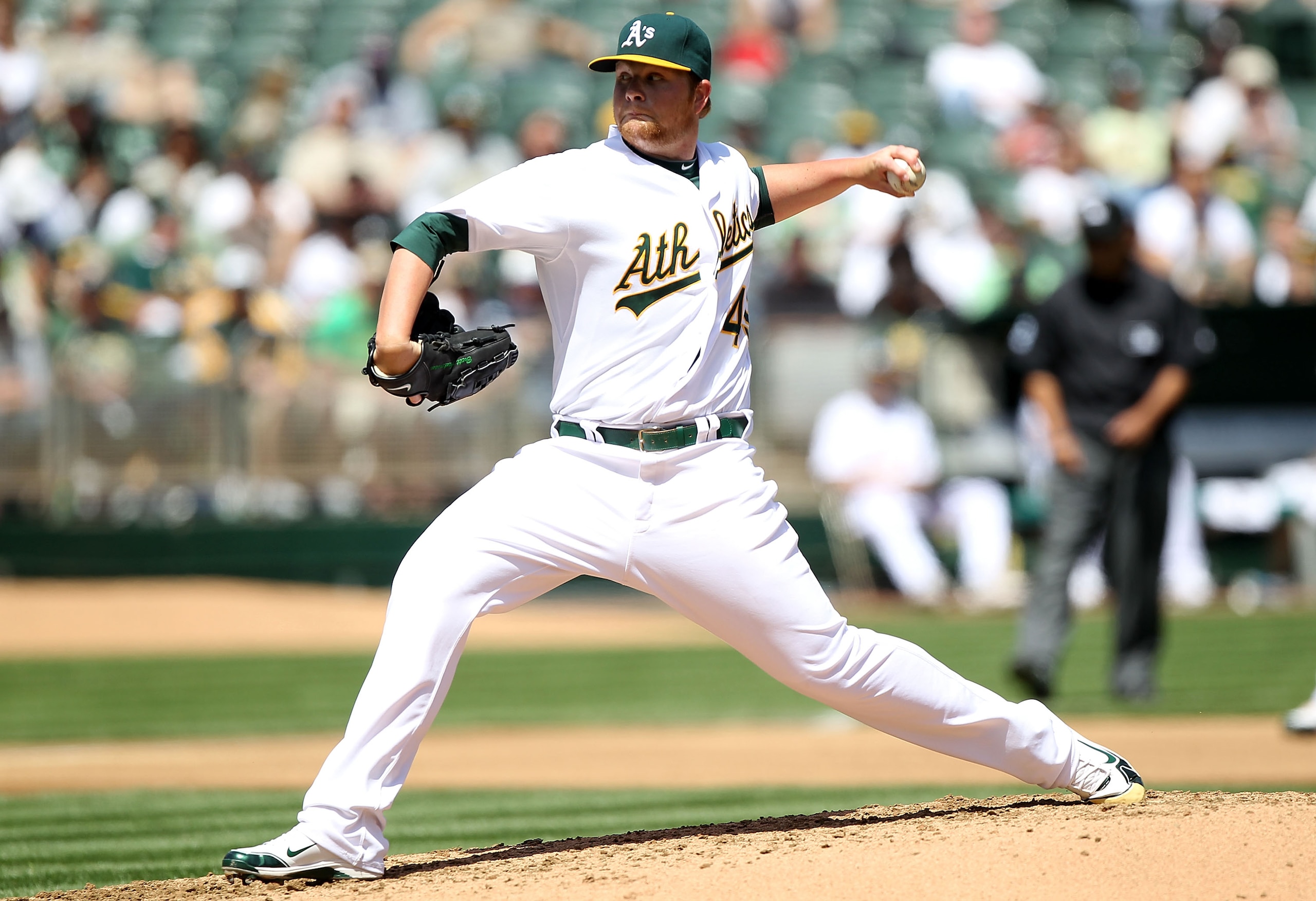 OAKLAND, CA - APRIL 08:  Brett Anderson #49 of the Oakland Athletics pitches against the Seattle Mariners during an MLB game at the Oakland-Alameda County Coliseum on April 8, 2010 in Oakland, California.  (Photo by Jed Jacobsohn/Getty Images)