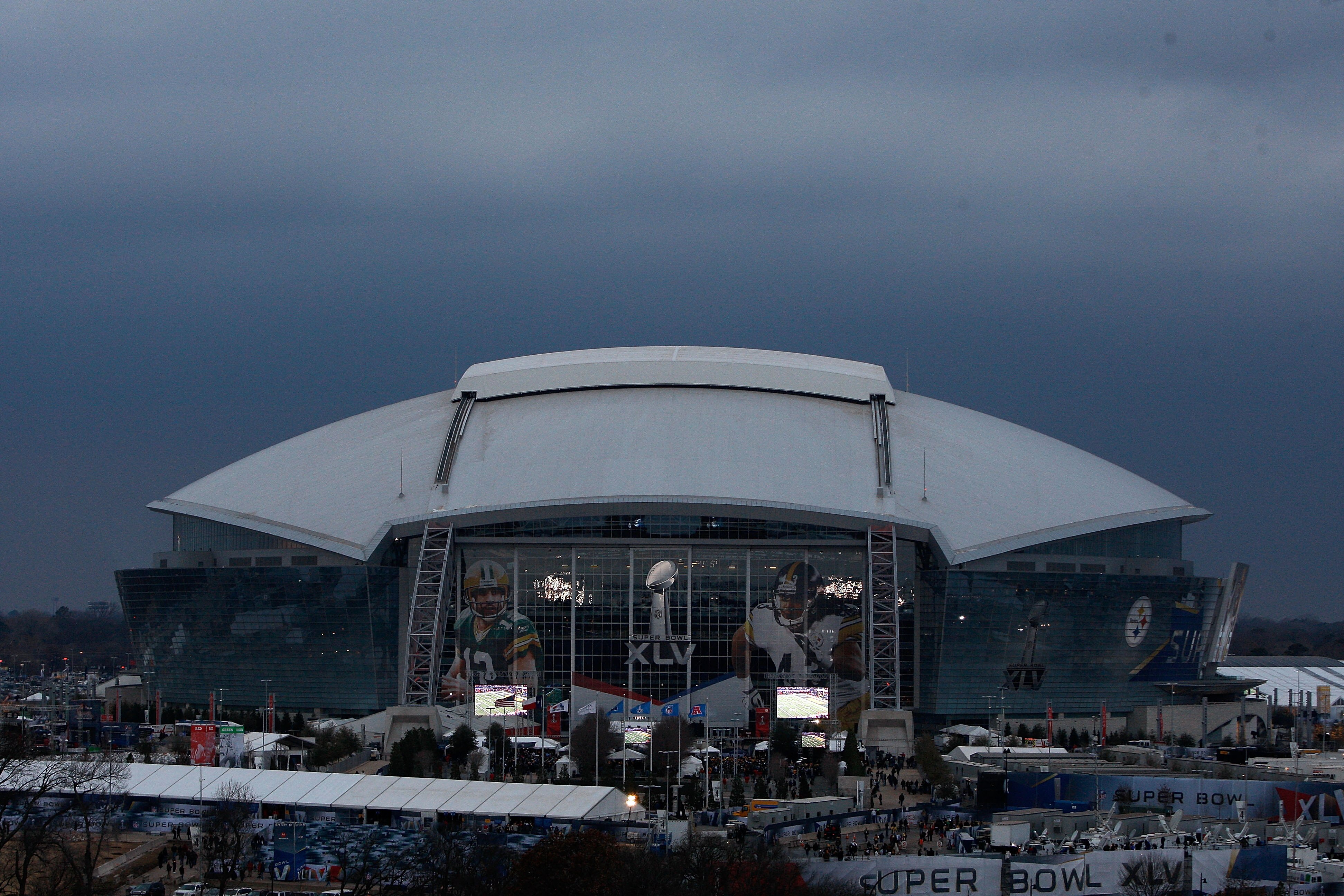 ARLINGTON, TX - FEBRUARY 06:  A view of Dallas Cowboys Stadium during Super Bowl XLV at Cowboys Stadium on February 6, 2011 in Arlington, Texas.  (Photo by Chris Graythen/Getty Images)