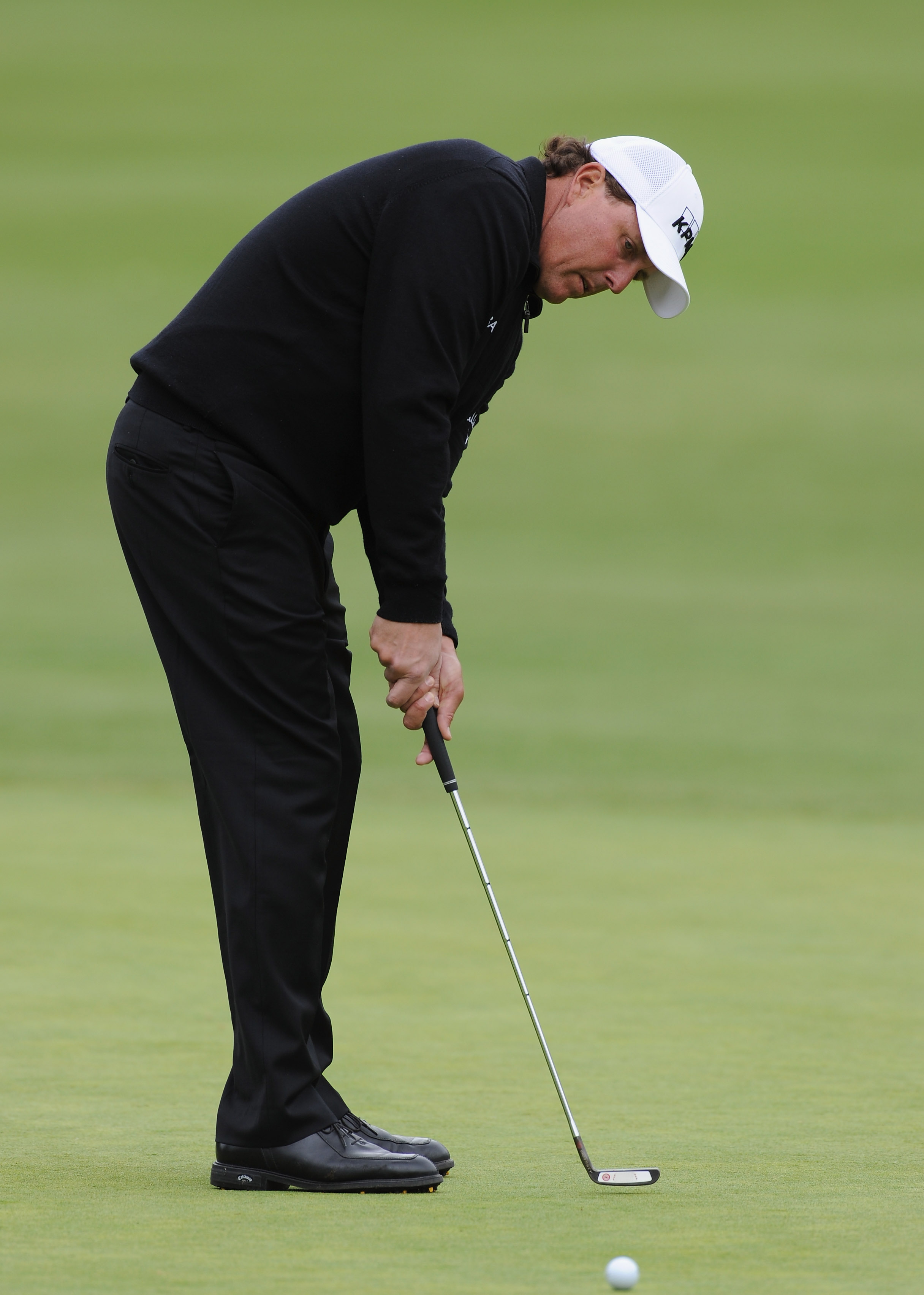 PACIFIC PALISADES, CA - FEBRUARY 18:  Phil Mickelson putting on the 13th hole during the second round of the Northern Trust Open at Riviera Country Club on February 18, 2011 in Pacific Palisades, California.  (Photo by Stuart Franklin/Getty Images)