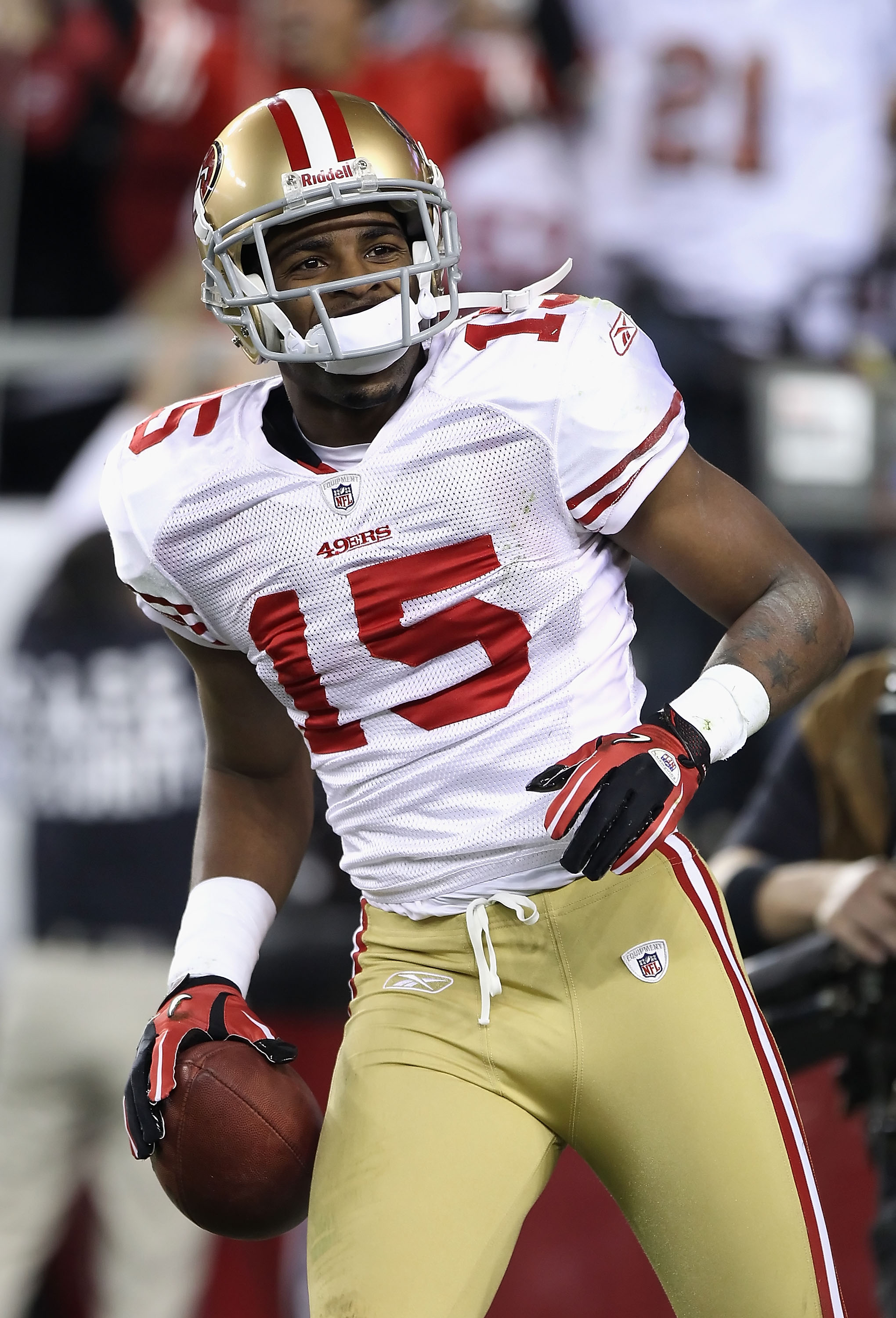 GLENDALE, AZ - NOVEMBER 29:  Wide receiver Michael Crabtree #15 of the San Francisco 49ers reacts after scoring a 38 yard touchdown reception against the Arizona Cardinals during the first quarter of the NFL game at the University of Phoenix Stadium on No