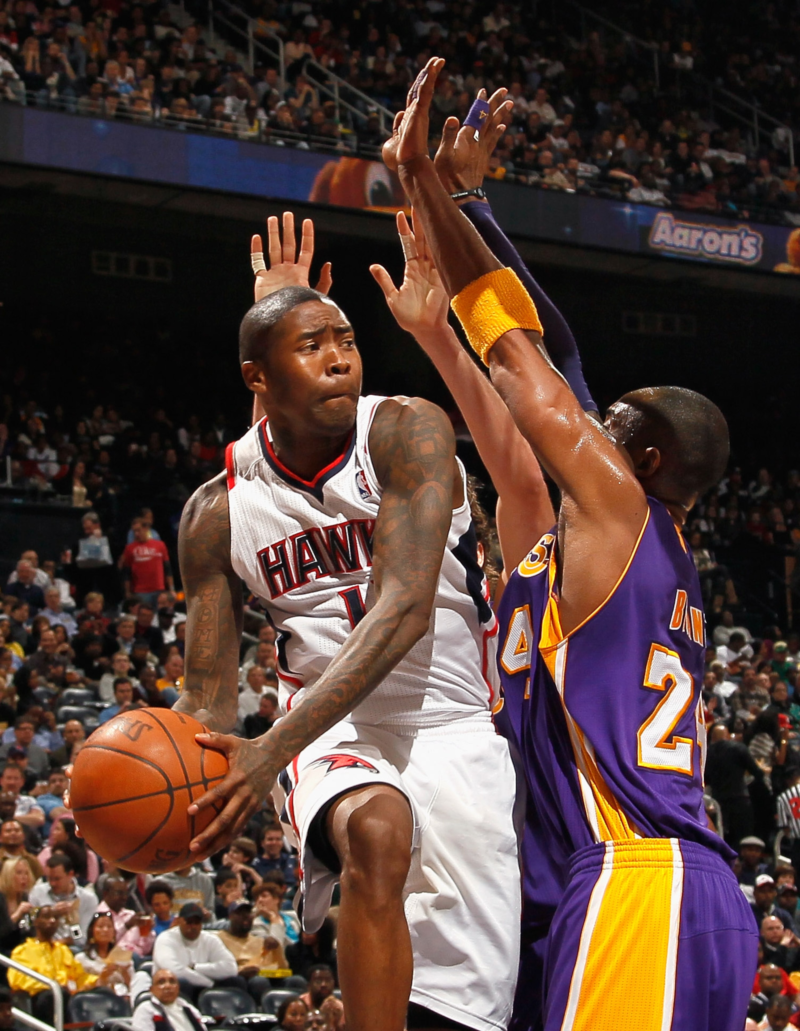 ATLANTA, GA - MARCH 08:  Kobe Bryant #24 of the Los Angeles Lakers defends against Jamal Crawford #11 of the Atlanta Hawks at Philips Arena on March 8, 2011 in Atlanta, Georgia.  NOTE TO USER: User expressly acknowledges and agrees that, by downloading an