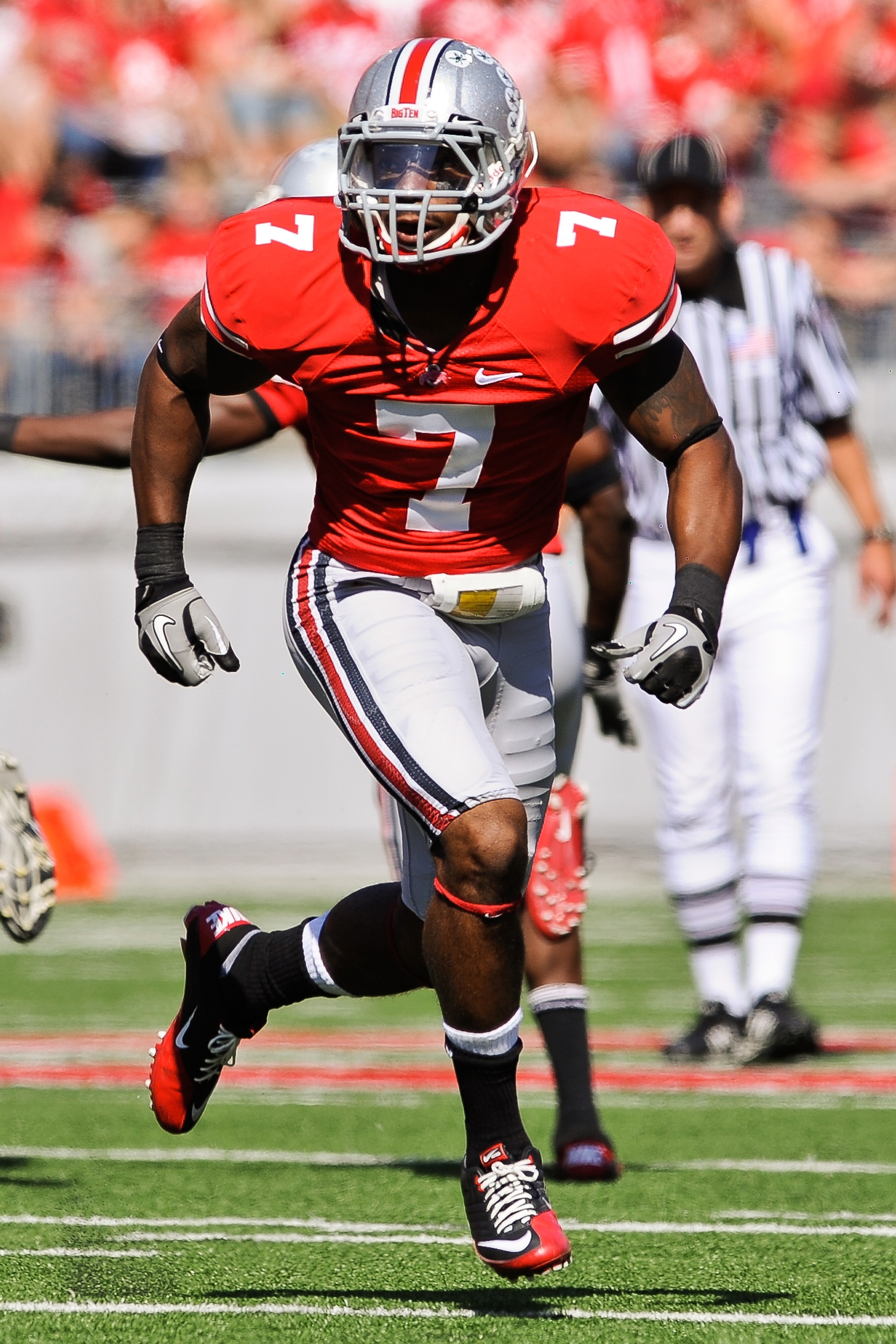 COLUMBUS, OH - OCTOBER 9:  Jermale Hines #7 of the Ohio State Buckeyes pursues the ballcarrier to make a tackle against the Indiana Hoosiers at Ohio Stadium on October 9, 2010 in Columbus, Ohio.  (Photo by Jamie Sabau/Getty Images)