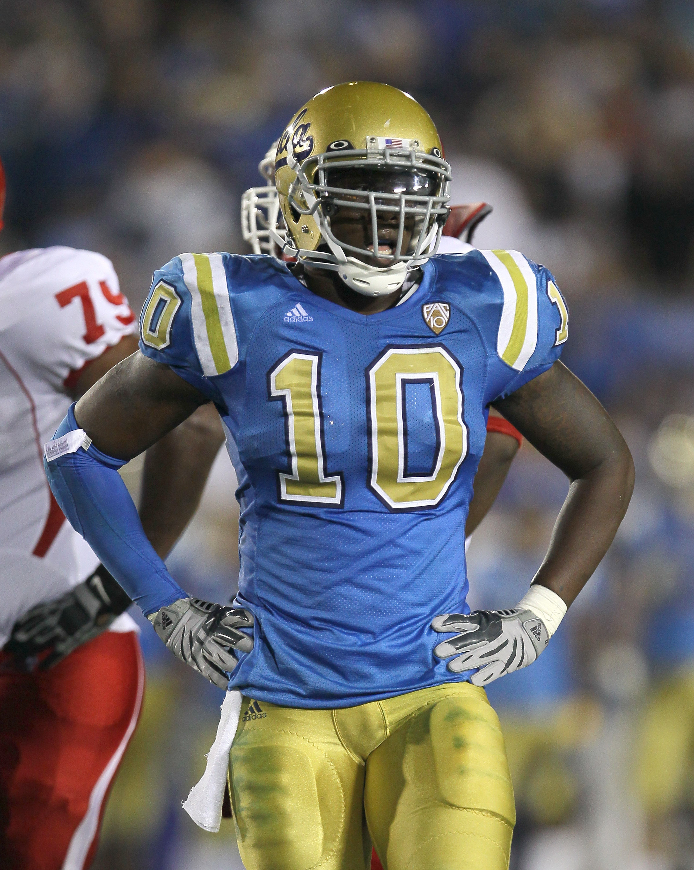 PASADENA, CA - SEPTEMBER 18: Linebacker Akeem Ayers #10 of the UCLA Bruins in the game with the Houston Cougars at the Rose Bowl on September 18, 2010 in Pasadena, California. UCLA won 31-13. (Photo by Stephen Dunn/Getty Images) PASADENA, CA - SEPTEMBER 18: Linebacker Akeem Ayers #10 of the UCLA Bruins in the game with the Houston Cougars at the Rose Bowl on September 18, 2010 in Pasadena, California. UCLA won 31-13. (Photo by Stephen Dunn/Getty Images)