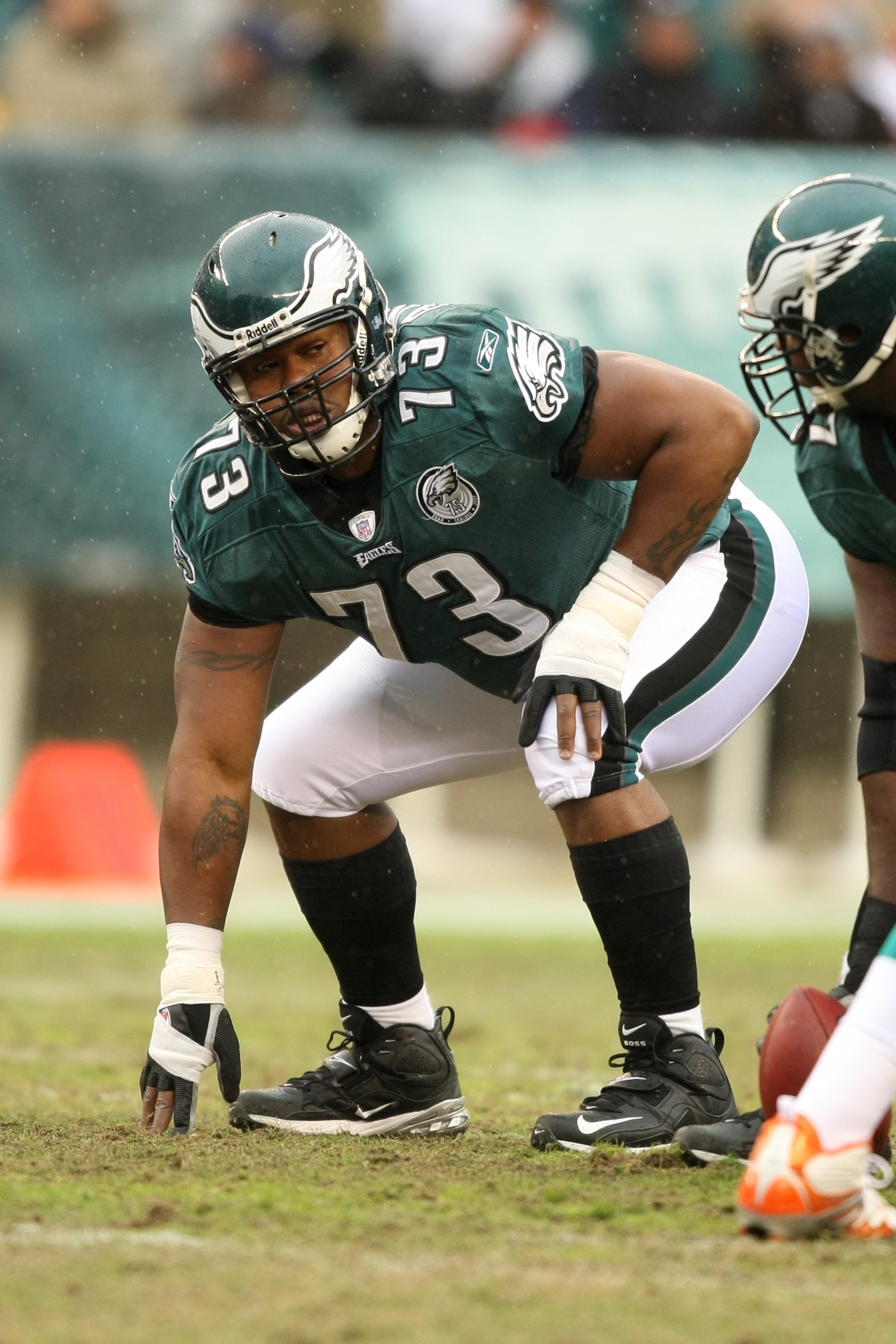 PHILADELPHIA - NOVEMBER 18:  Shawn Andrews #73 of the Philadelphia Eagles crouches into position during the NFL game against the Miami Dolphins at Lincoln Financial Field on November 18, 2007 in Philadelphia, Pennsylvania. (Photo by Al Bello/Getty Images)