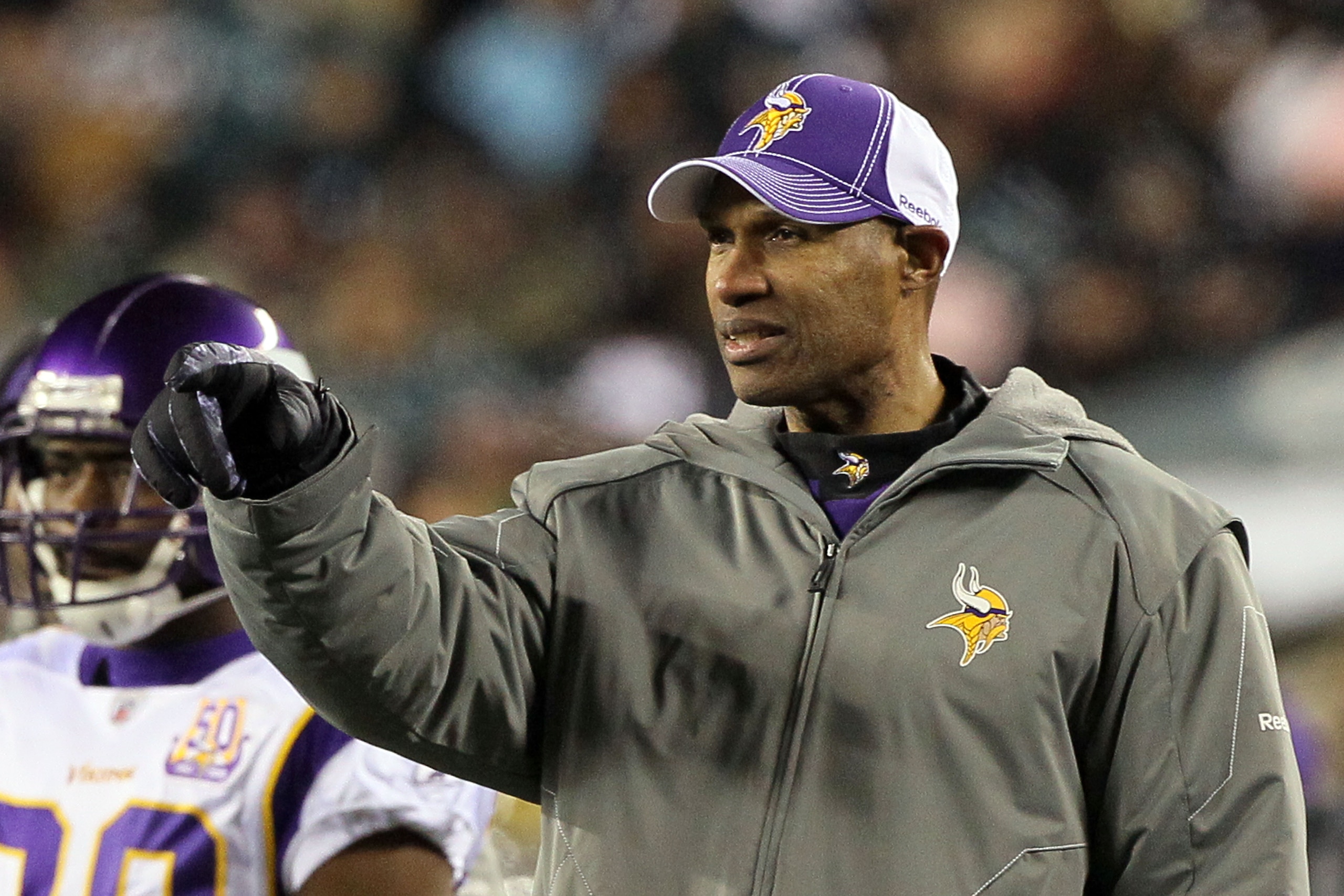 PHILADELPHIA, PA - DECEMBER 28: Head coach Leslie Frazier of the Minnesota Vikings points on the field during play against the Philadelphia Eagles at Lincoln Financial Field on December 28, 2010 in Philadelphia, Pennsylvania. (Photo by Jim McIsaac/Getty I