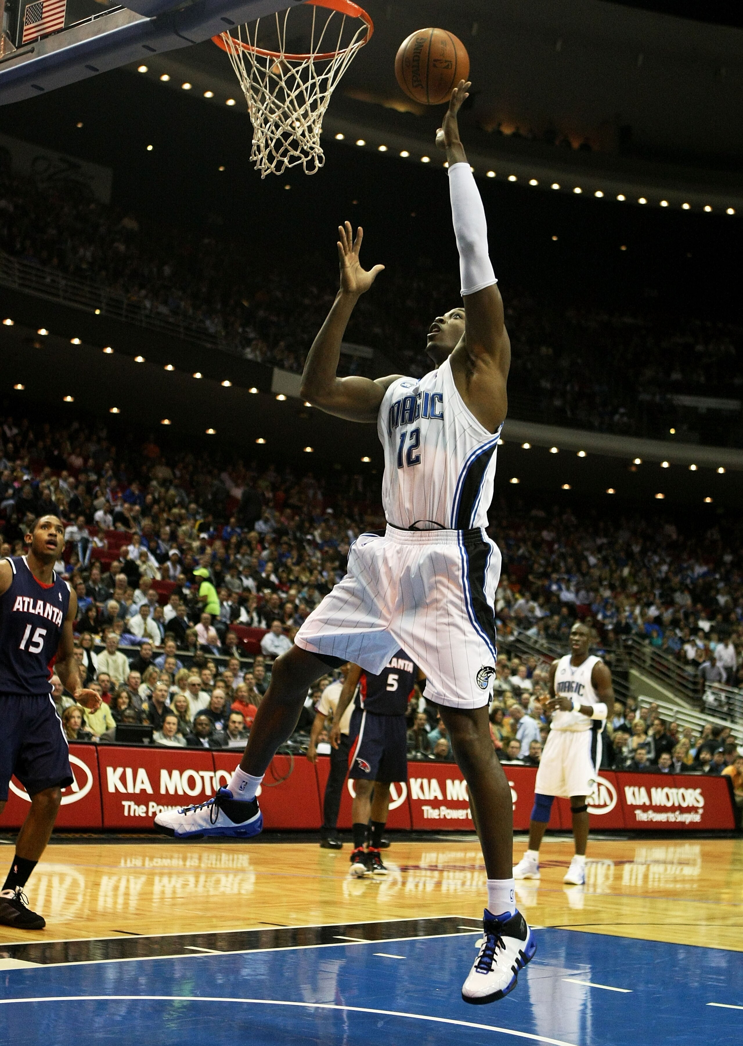 ORLANDO, FL - OCTOBER 29:  Dwight Howard #2 of the Orlando Magic scores scores on a layup against the Atlanta Hawks at Amway Arena on October 29, 2008 in Orlando, Florida. NOTE TO USER: User expressly acknowledges and agrees that, by downloading and/or us