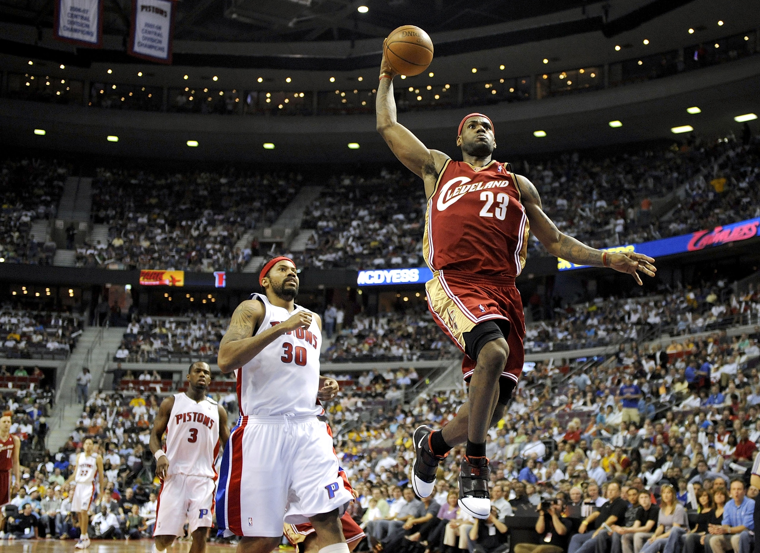 AUBURN HILLS, MI - APRIL 24:  LeBron James #23 of the Cleveland Cavaliers gets to the basket for a dunk past Rasheed Wallace #30 of the Detroit Pistons in Game Three of the Eastern Conference Quarterfinals during the 2009 NBA Playoffs at the Palace of Aub
