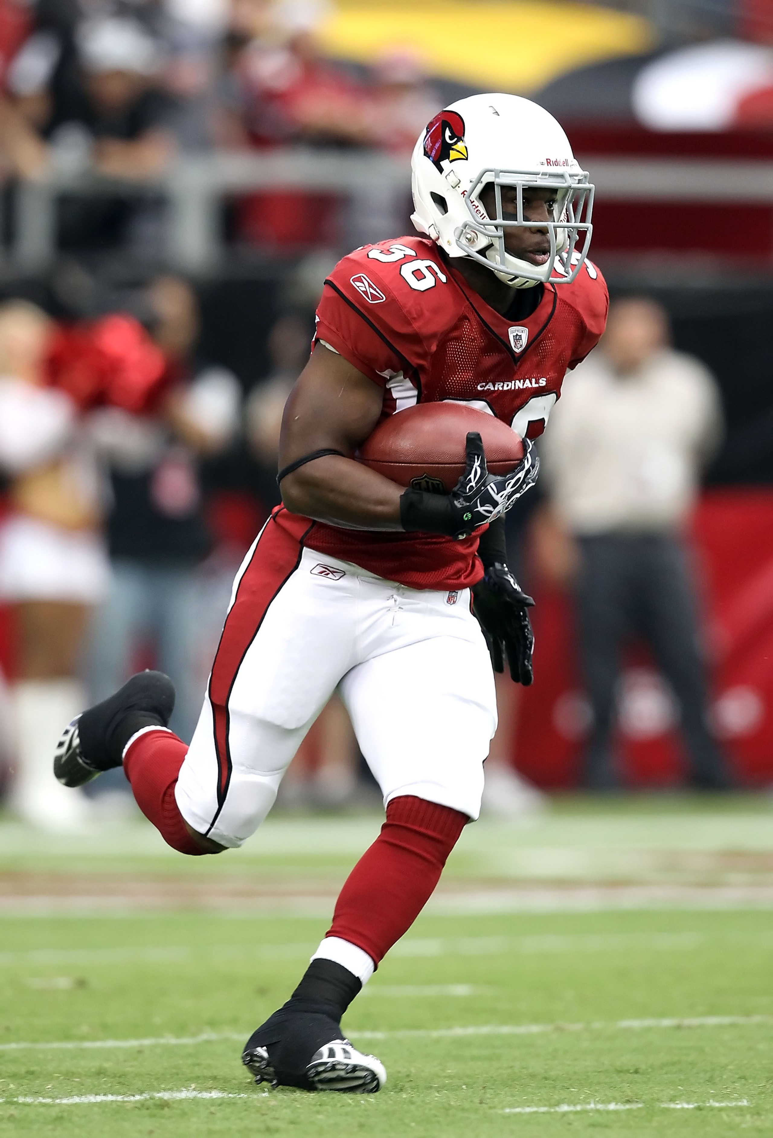 GLENDALE, AZ - SEPTEMBER 26:  Runningback LaRod Stephens-Howling #36 of the Arizona Cardinals returns the opening kick-off for a 102 yard touchdown against the Oakland Raiders during the NFL game at the University of Phoenix Stadium on September 26, 2010