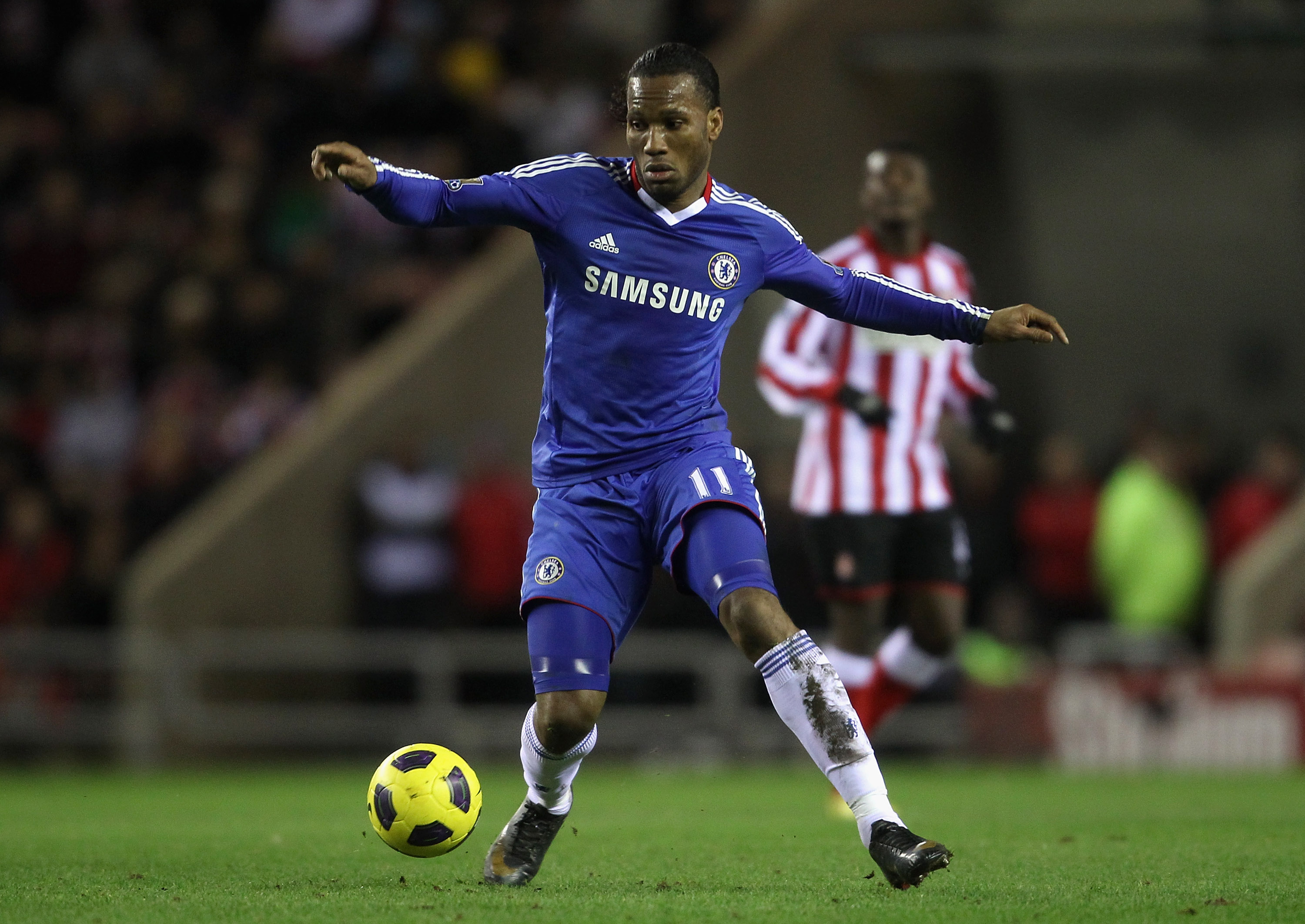 SUNDERLAND, ENGLAND - FEBRUARY 01:  Didier Drogba of Chelsea runs with the ball during the Barclays Premier League match between Sunderland and Chelsea at the Stadium of Light on February 1, 2011 in Sunderland, England.  (Photo by Scott Heavey/Getty Image