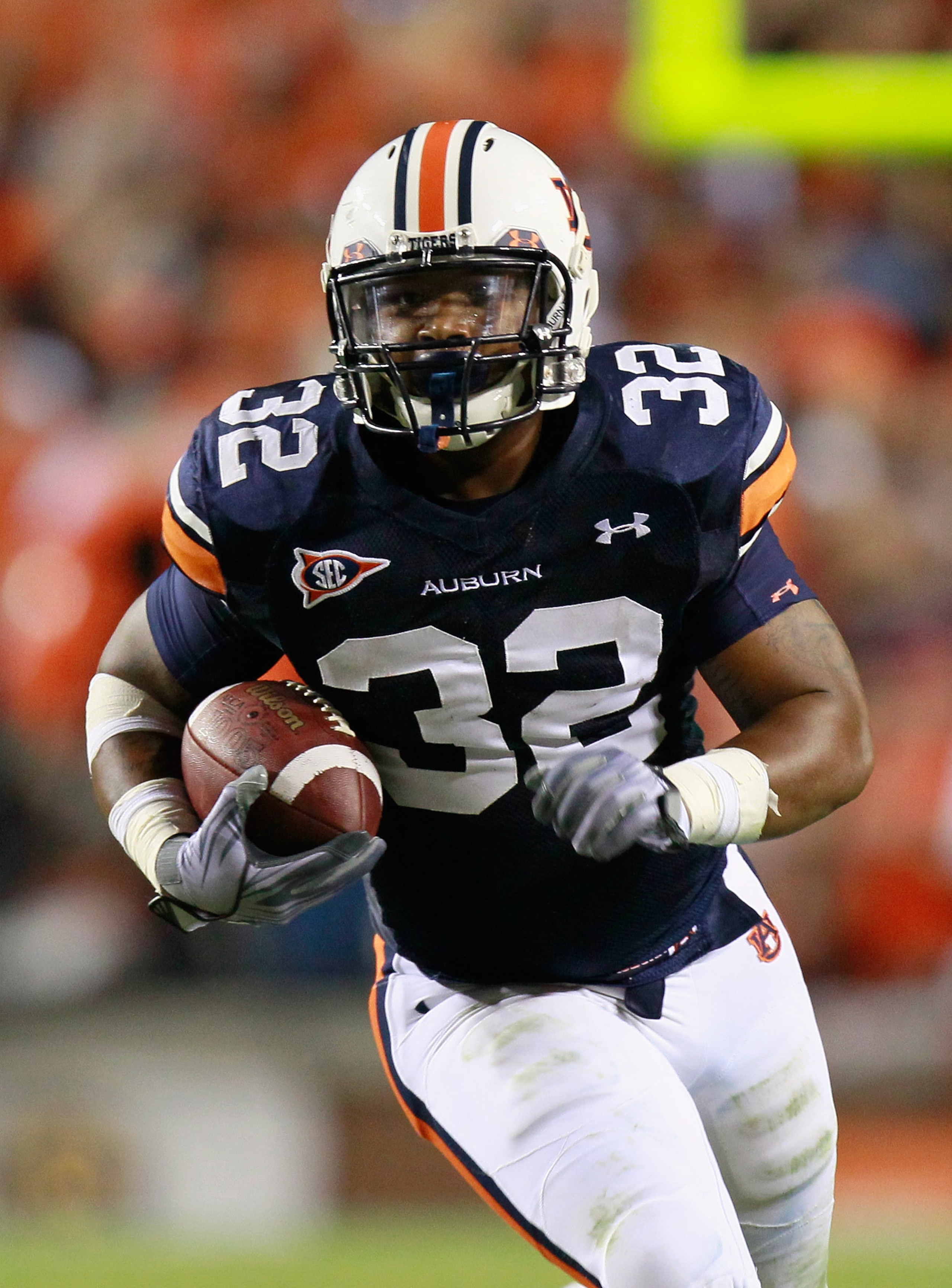 AUBURN, AL - SEPTEMBER 25:  Eric Smith #32 of the Auburn Tigers against the South Carolina Gamecocks at Jordan-Hare Stadium on September 25, 2010 in Auburn, Alabama.  (Photo by Kevin C. Cox/Getty Images)