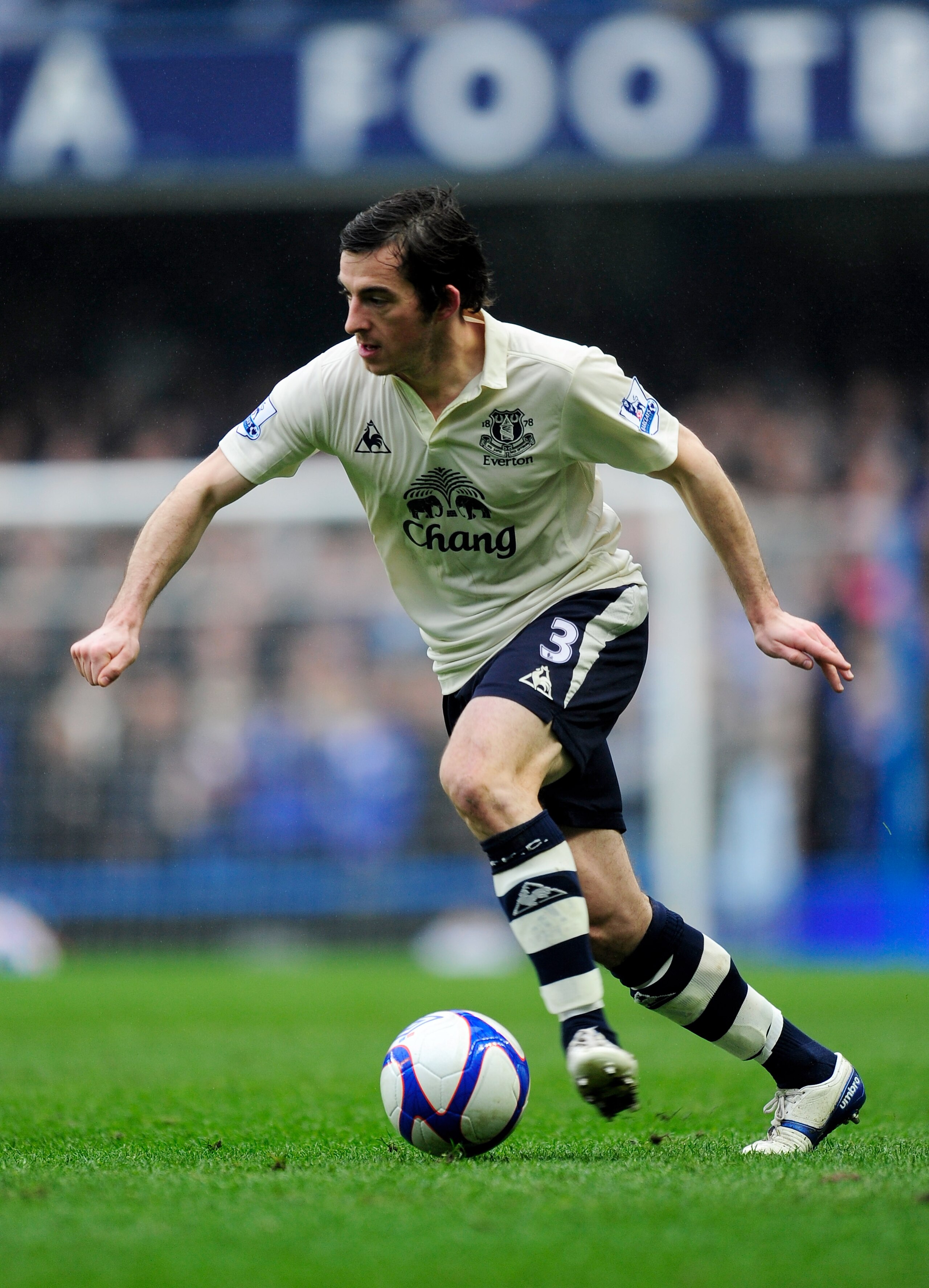 LONDON, ENGLAND - FEBRUARY 19:  Leighton Baines of Everton runs with the ball during the FA Cup sponsored by E.ON 4th round replay match between Chelsea and Everton at Stamford Bridge on February 19, 2011 in London, England.  (Photo by Jamie McDonald/Gett