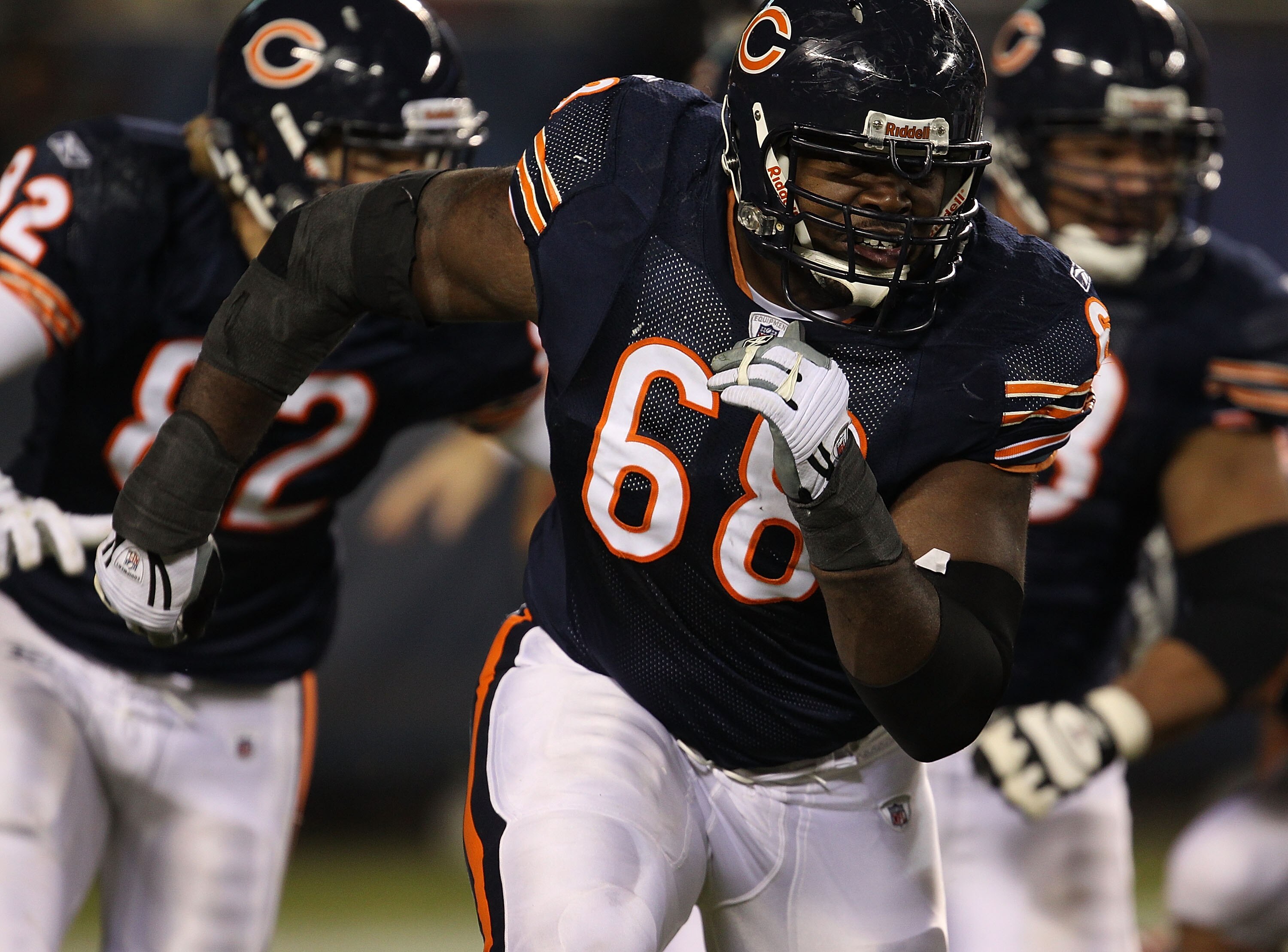 CHICAGO - NOVEMBER 28: Frank Omiyale #68 of the Chicago Bears moves to block against the Philadelphia Eagles at Soldier Field on November 28, 2010 in Chicago, Illinois. The Bears defeated the Eagles 31-26. (Photo by Jonathan Daniel/Getty Images)