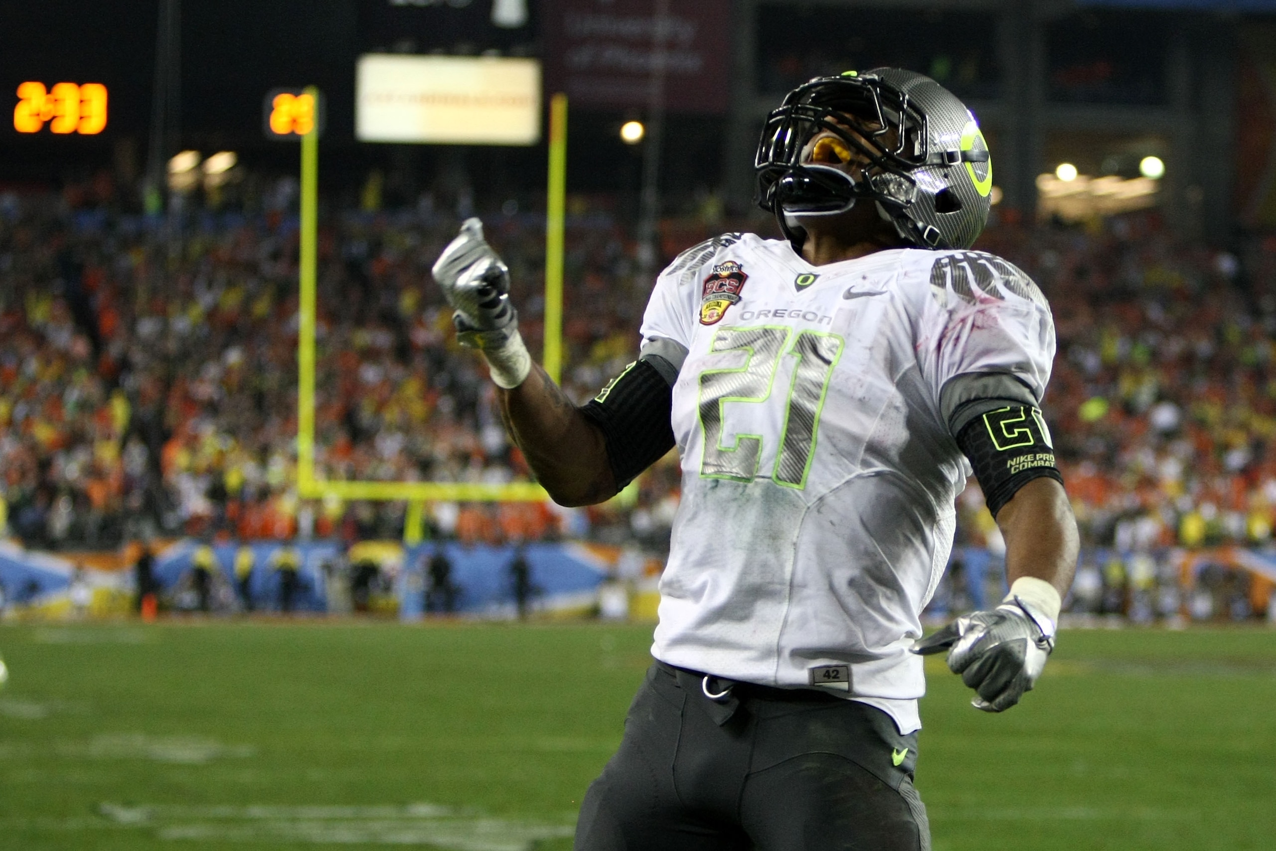 GLENDALE, AZ - JANUARY 10: LaMichael James #21 of the Oregon Ducks reacts during their game against the Auburn Tigers during the Tostitos BCS National Championship Game at University of Phoenix Stadium on January 10, 2011 in Glendale, Arizona. (Photo by GLENDALE, AZ - JANUARY 10: LaMichael James #21 of the Oregon Ducks reacts during their game against the Auburn Tigers during the Tostitos BCS National Championship Game at University of Phoenix Stadium on January 10, 2011 in Glendale, Arizona. (Photo by
