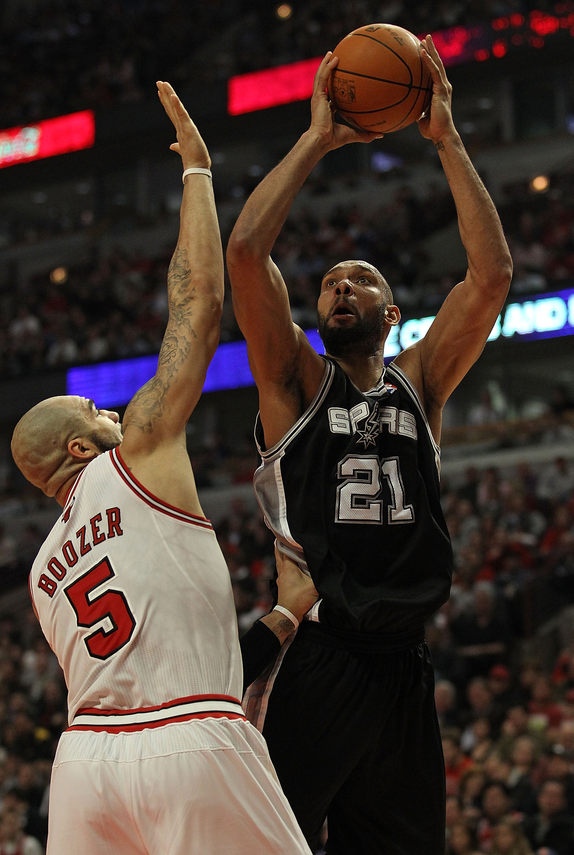 CHICAGO, IL - FEBRUARY 17: Tim Duncan #21 of the San Antonio Spurs puts up a shot over Carlos Boozer #5 of the Chicago Bulls at the United Center on February 17, 2011 in Chicago, Illinois. The Bulls defeated the Spurs 109-99. NOTE TO USER: User expressly