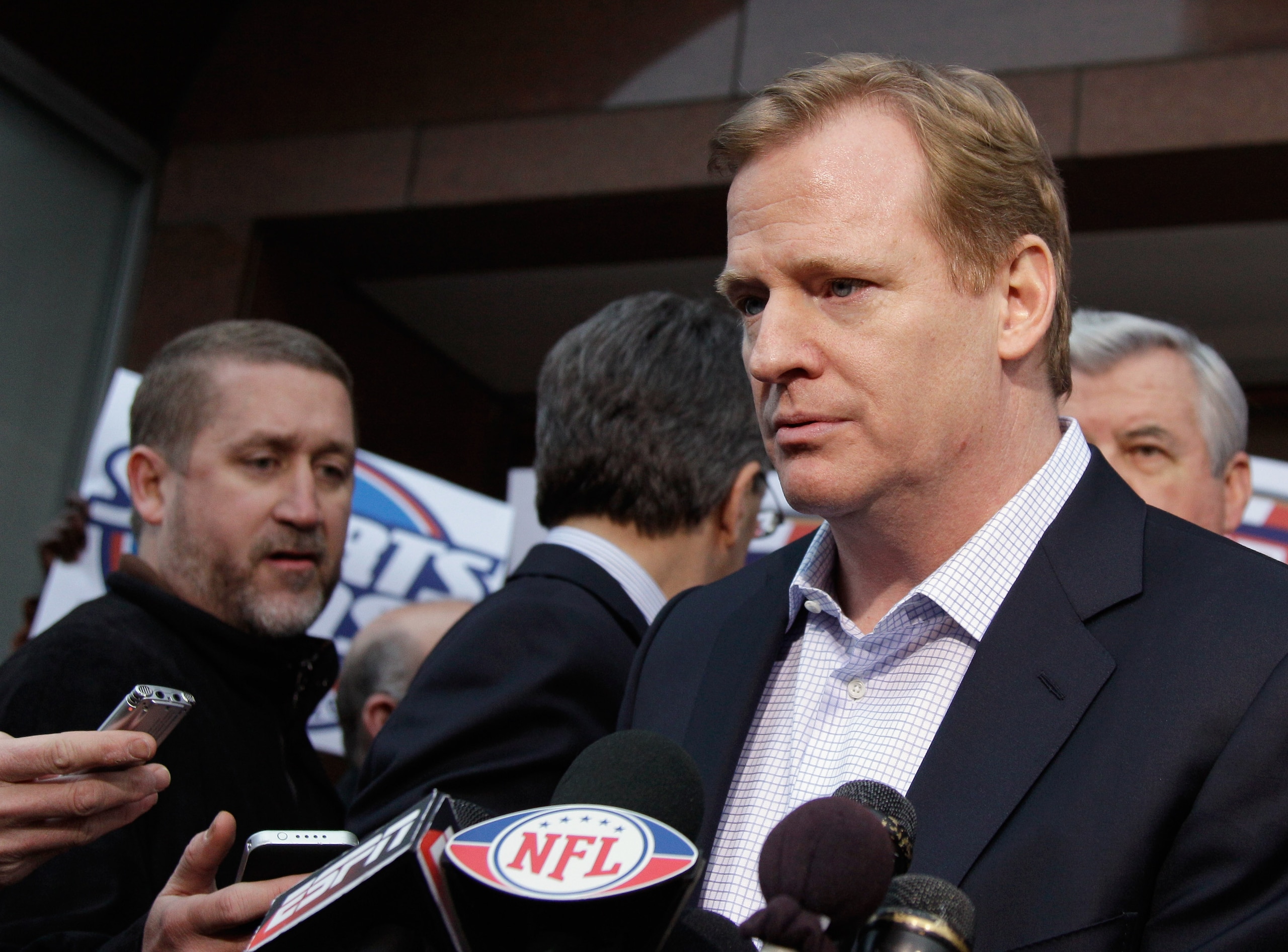 WASHINGTON, DC - MARCH 11:  NFL Commissioner Roger Goodell talks with the media outside the Federal Mediation and Conciliation Service building March 11, 2011 in Washington, DC. The NFLPA has filed for decertification and will no longer be the exclusive c