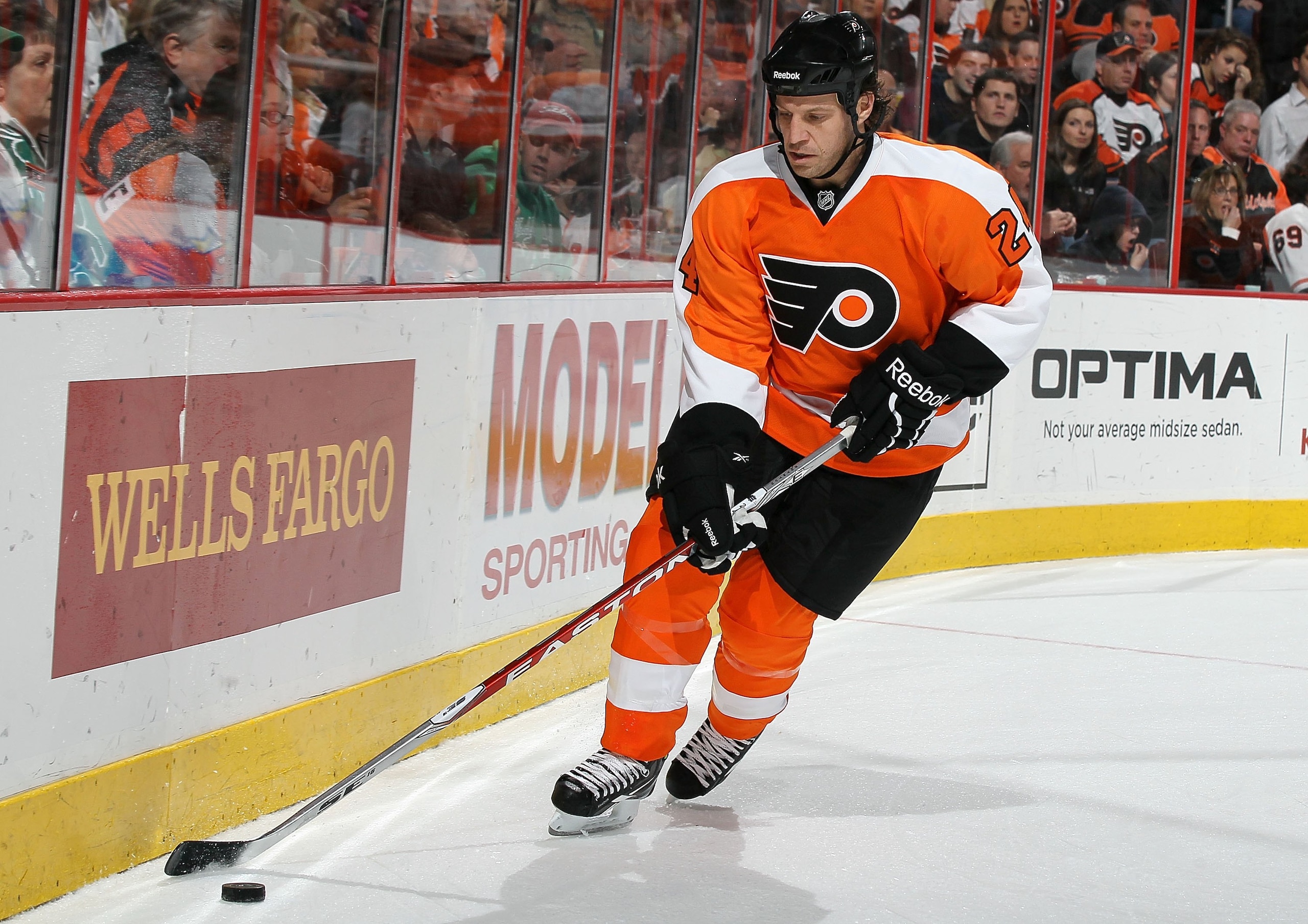 PHILADELPHIA, PA - MARCH 12:  Nick Boynton #24 of the Philadelphia Flyers skates against the Atlanta Thrashers on March 12, 2011 at Wells Fargo Center in Philadelphia, Pennsylvania.  (Photo by Jim McIsaac/Getty Images)