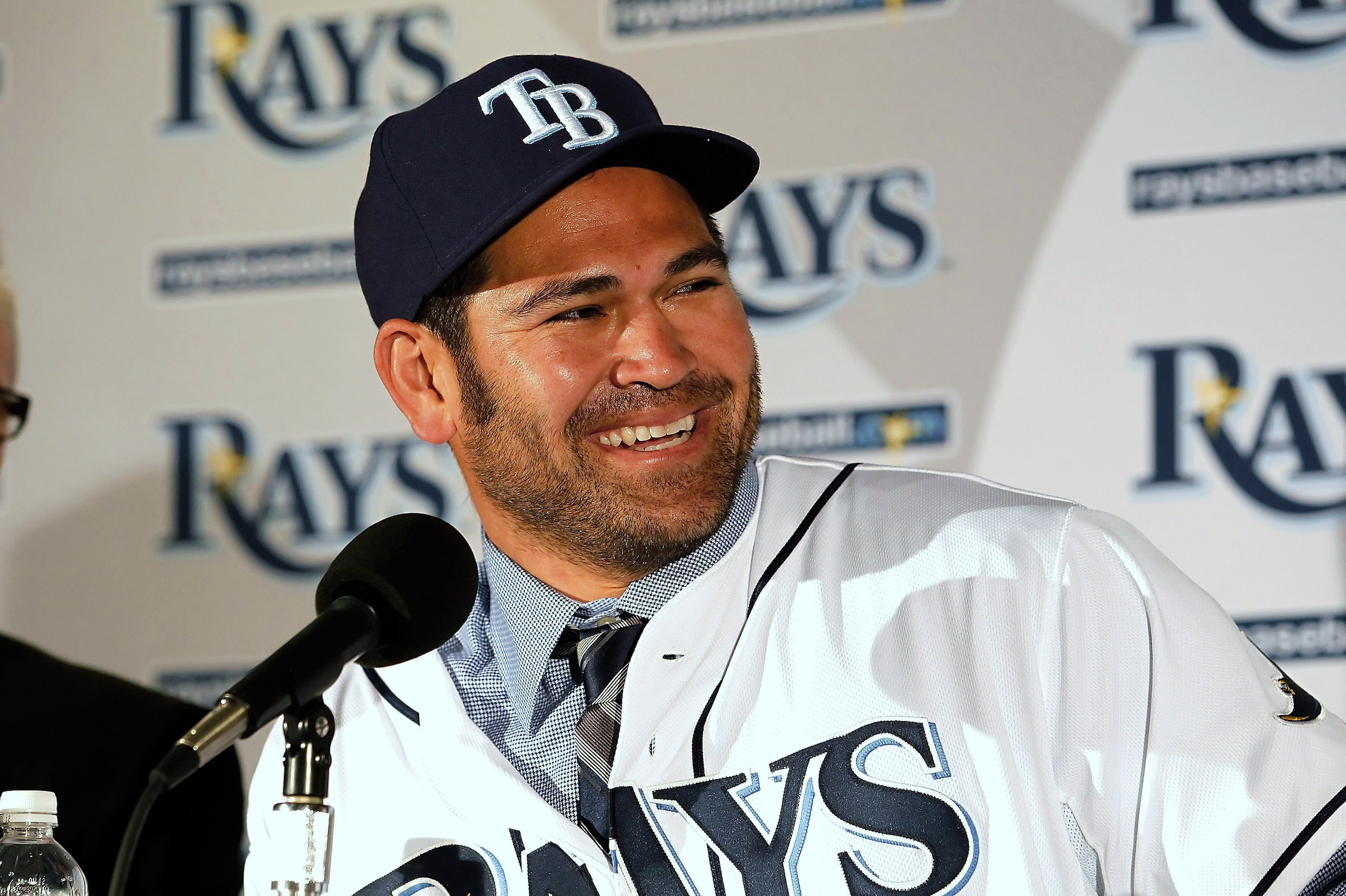ST PETERSBURG, FL - FEBRUARY 01:  Johnny Damon #22 of the Tampa Bay Rays talks with reports during a press conference at Tropicana Field on February 1, 2011 in St. Petersburg, Florida.  (Photo by J. Meric/Getty Images)