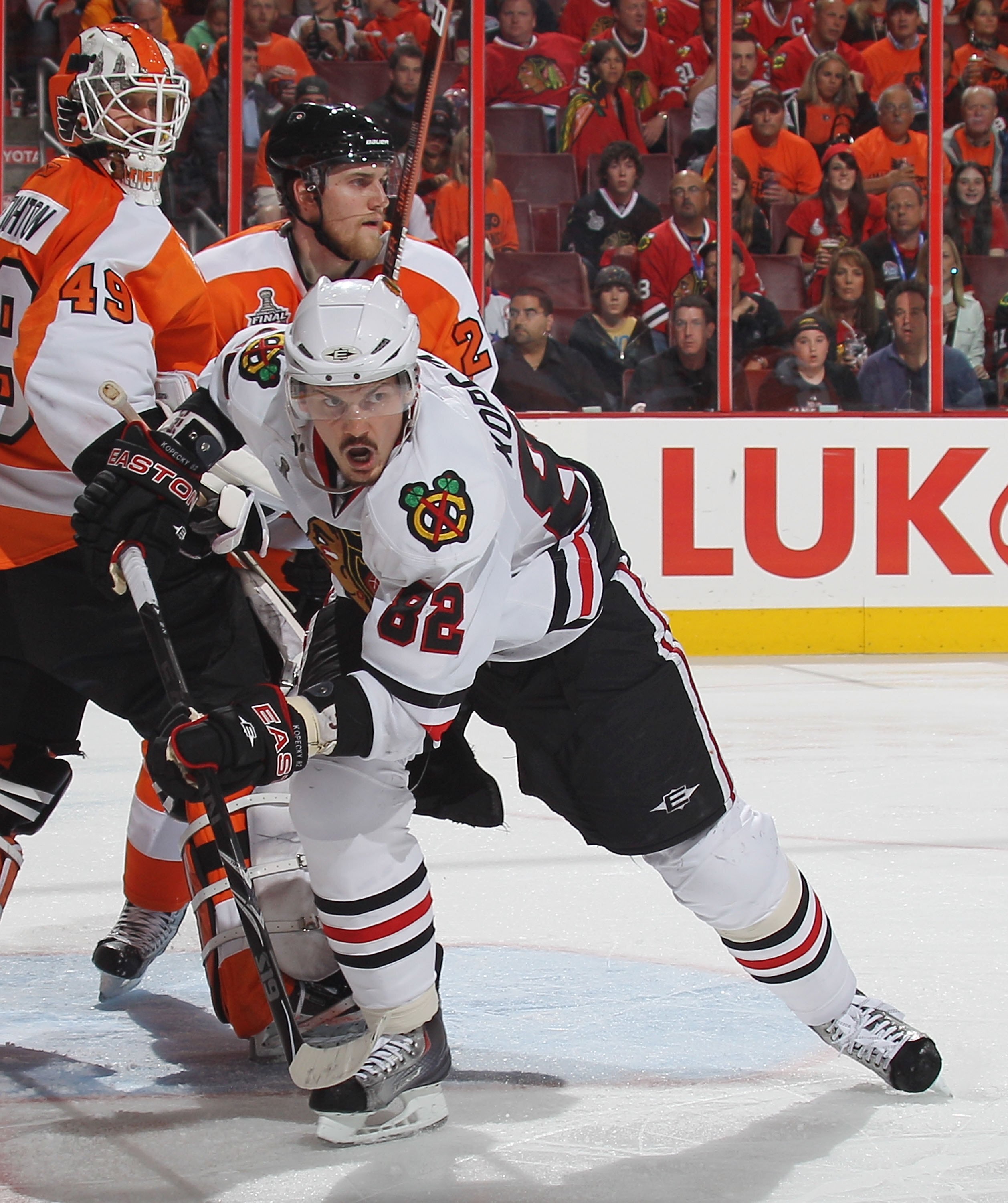 PHILADELPHIA - JUNE 09:  Tomas Kopecky #82 of the Chicago Blackhawks skates against the Philadelphia Flyers during Game Six of the 2010 NHL Stanley Cup Final at the Wachovia Center on June 9, 2010 in Philadelphia, Pennsylvania.  (Photo by Bruce Bennett/Ge