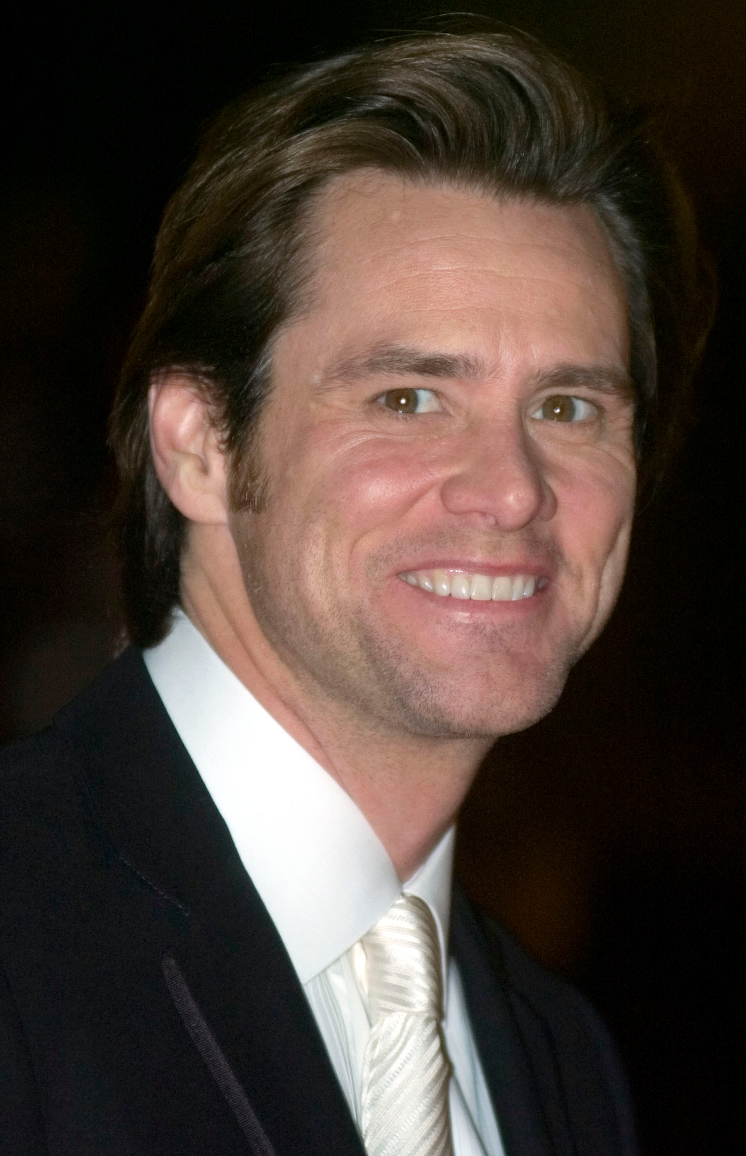 LOUISVILLE, KY - NOVEMBER 19:  Actor Jim Carrey at the Grand Opening Gala of the Muhammad Ali Center, on the red carpet of the Kentucky Center for the Arts (next door to the Ali Center) November 19, 2005 in Louisville, Kentucky. The $75 million center, wh