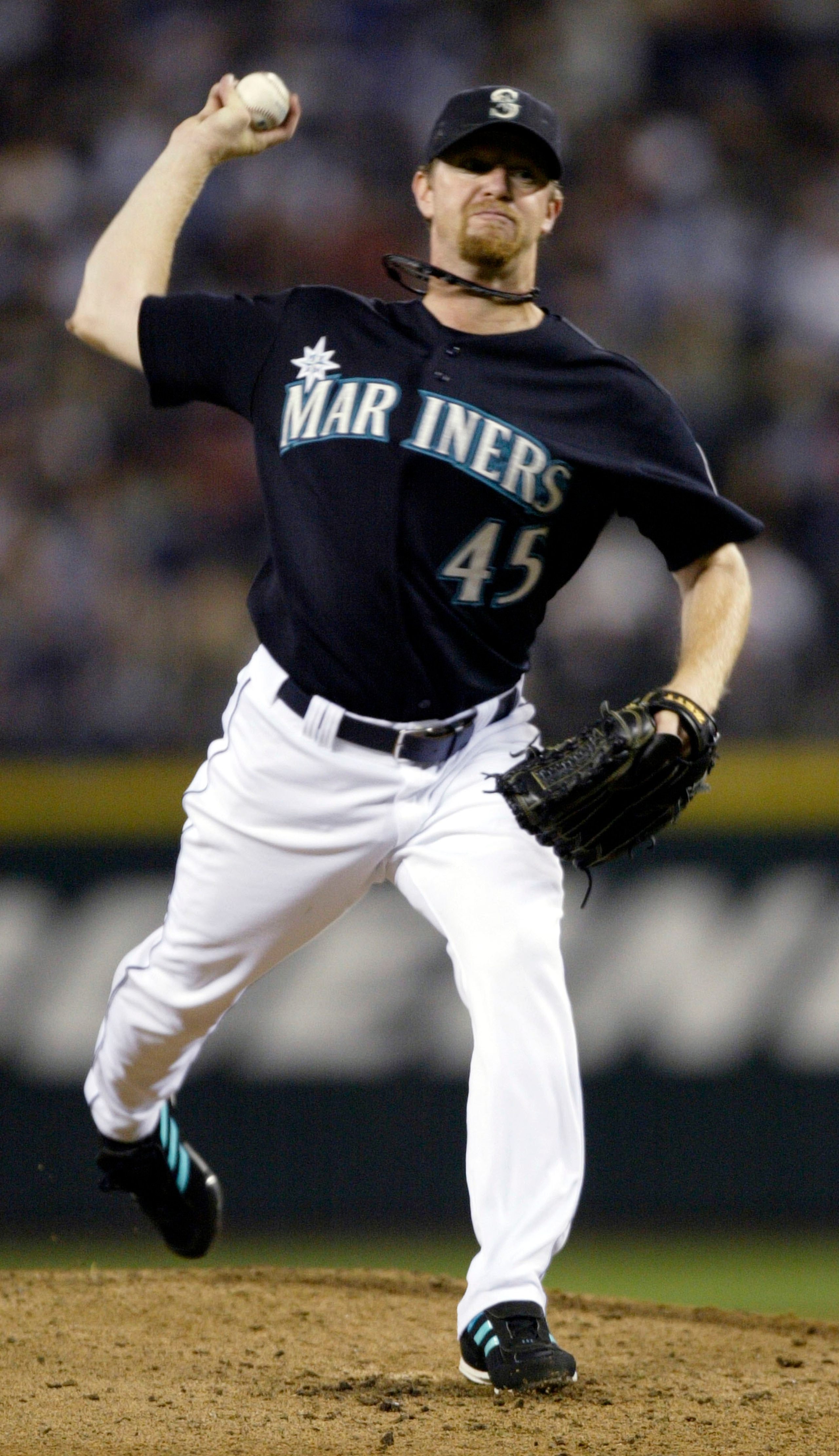 SEATTLE - AUGUST 29: Starting Pitcher Ryan Franklin #45 of the Seattle Mariners pitches against the New York Yankees on August 29, 2005 at Safeco Field in Seattle, Washington. (Photo by Otto Greule Jr/Getty Images)