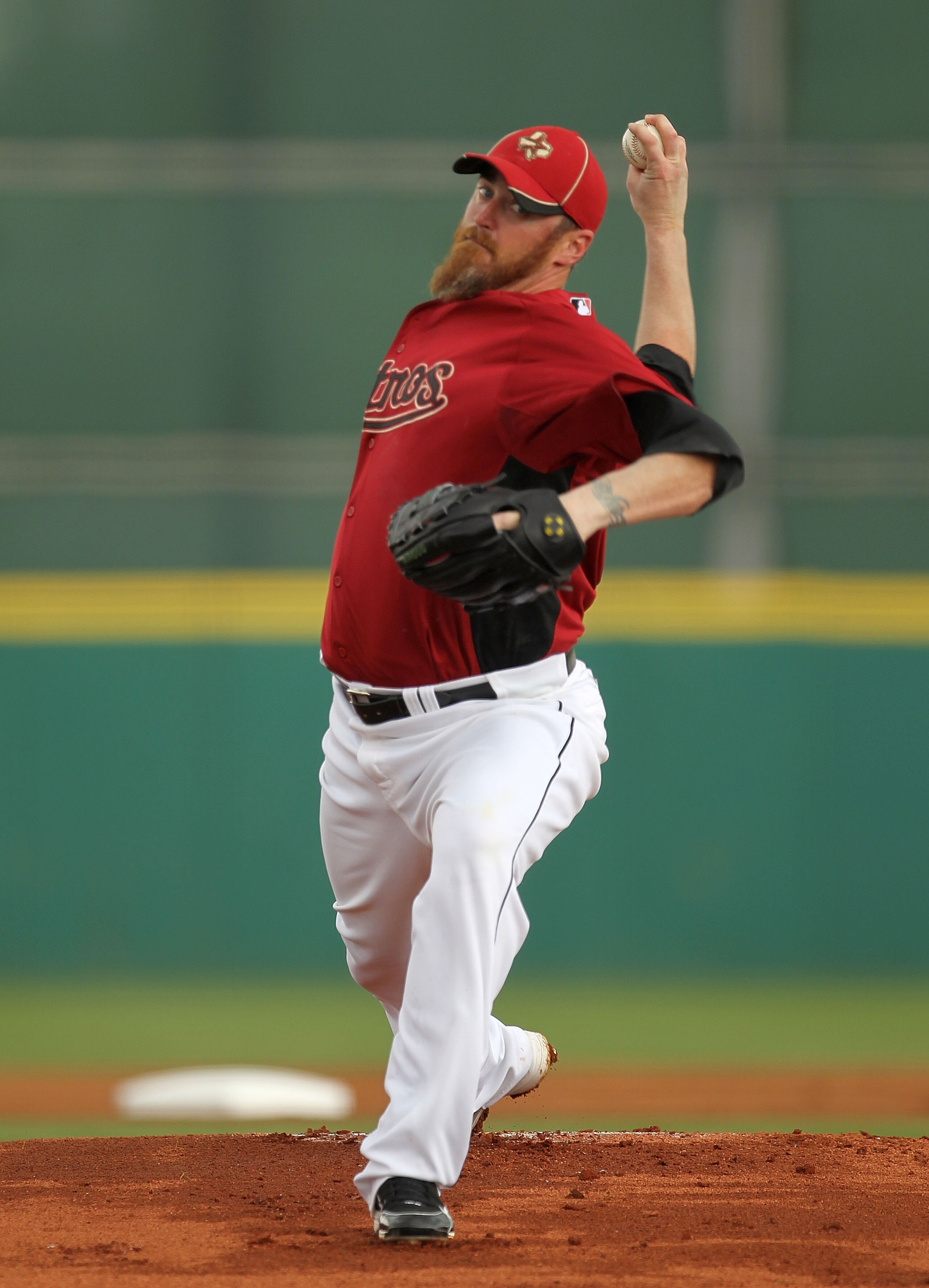 KISSIMMEE, FL - MARCH 01: Brett Meyers #39 of the Houston Astros pitches during a Spring Training game against the Atlanta Braves at Osceola County Stadium on March 1, 2011 in Kissimmee, Florida.  (Photo by Mike Ehrmann/Getty Images)